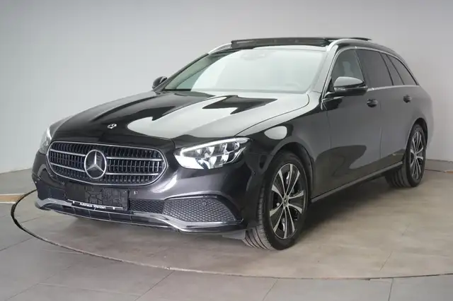 Mercedes-Benz E-Class view 3