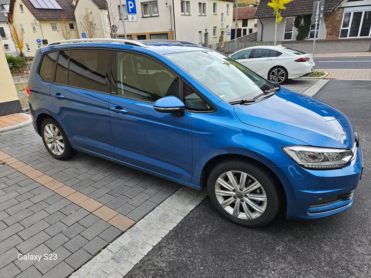 Volkswagen Touran Touran Diesel 2.0 TDI SCR DSG ACTIVE Blau - 1