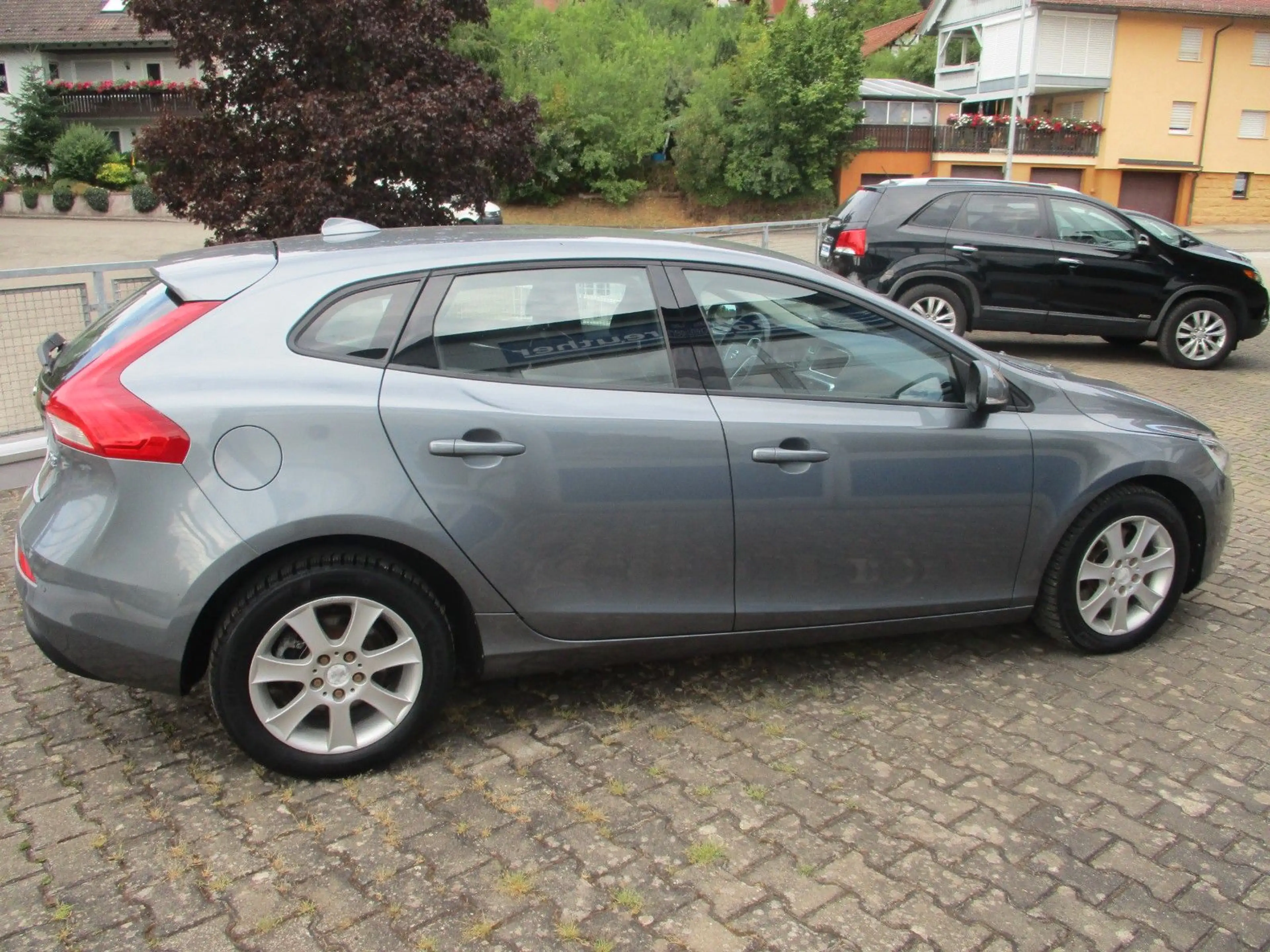 Volvo V40 Momentum — photo 5