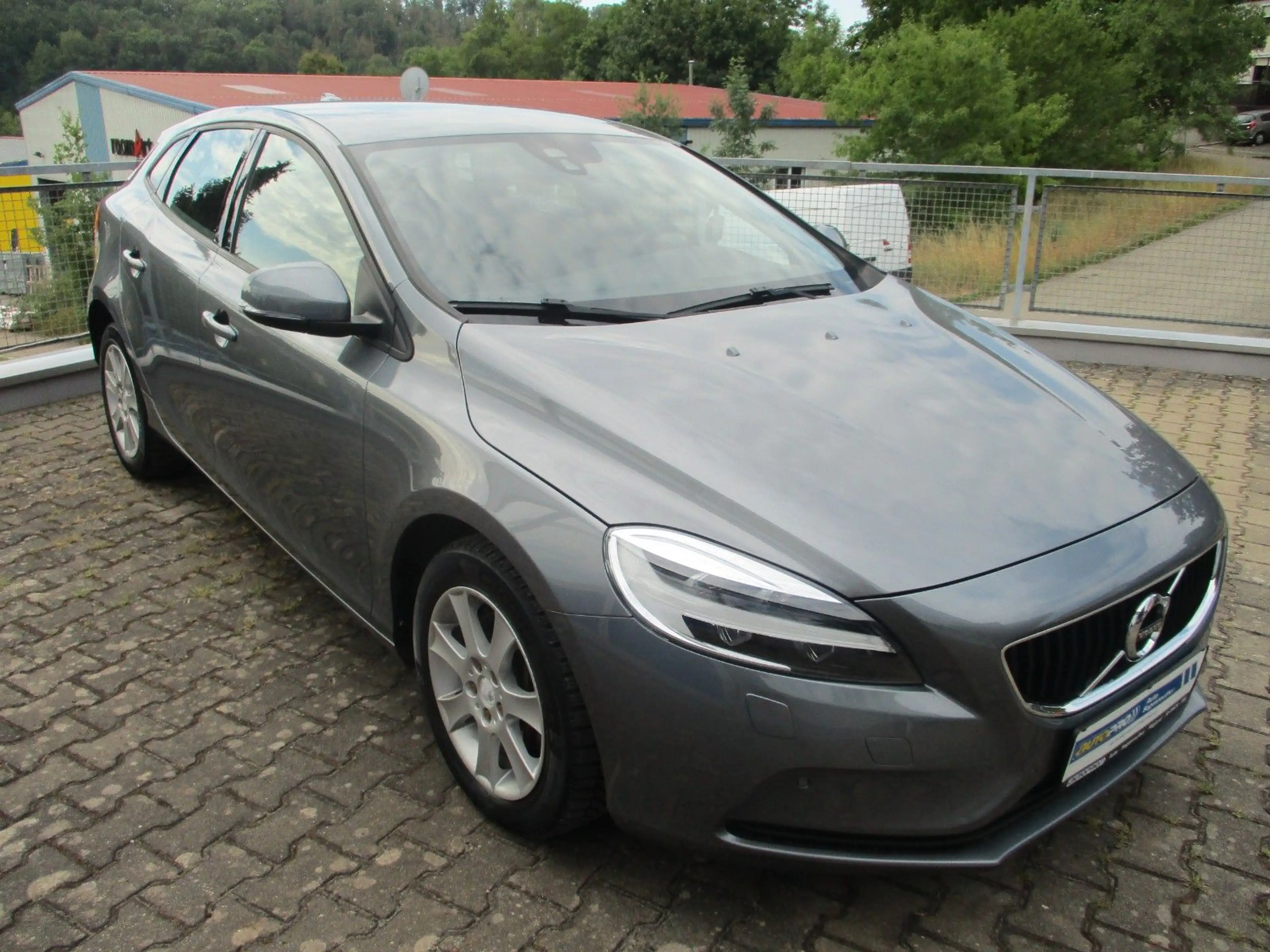 Volvo V40 Momentum — photo 6