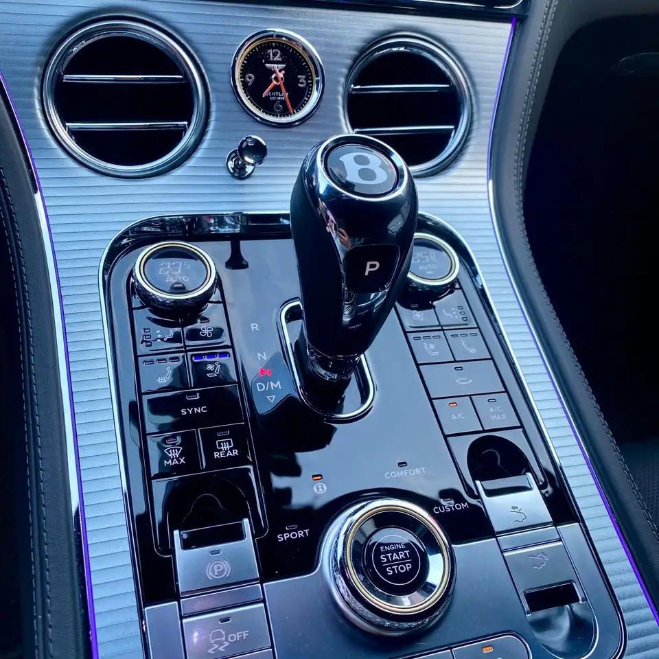 Bentley Continental GTC 2022 — фото 12