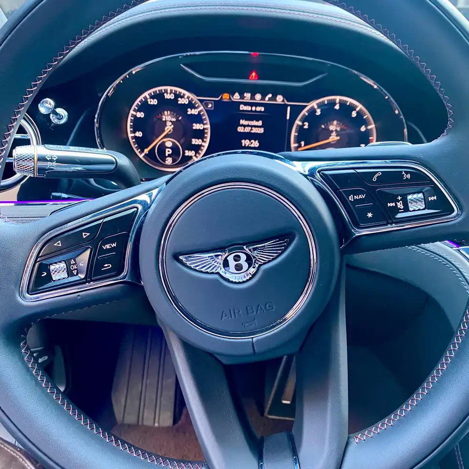 Bentley Continental GTC 2022 — фото 14
