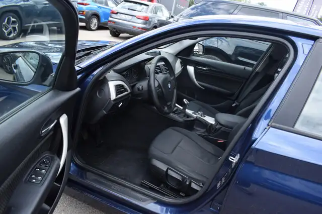 BMW 1 Series view 7