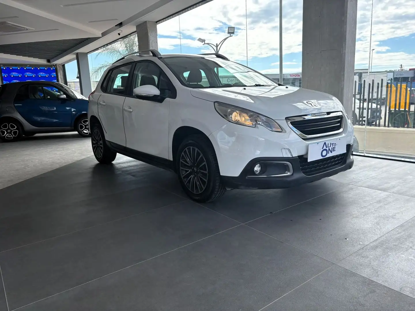 Peugeot 2008 1.6 e-HDi 92 CV Stop&Start Allure Wit - 1