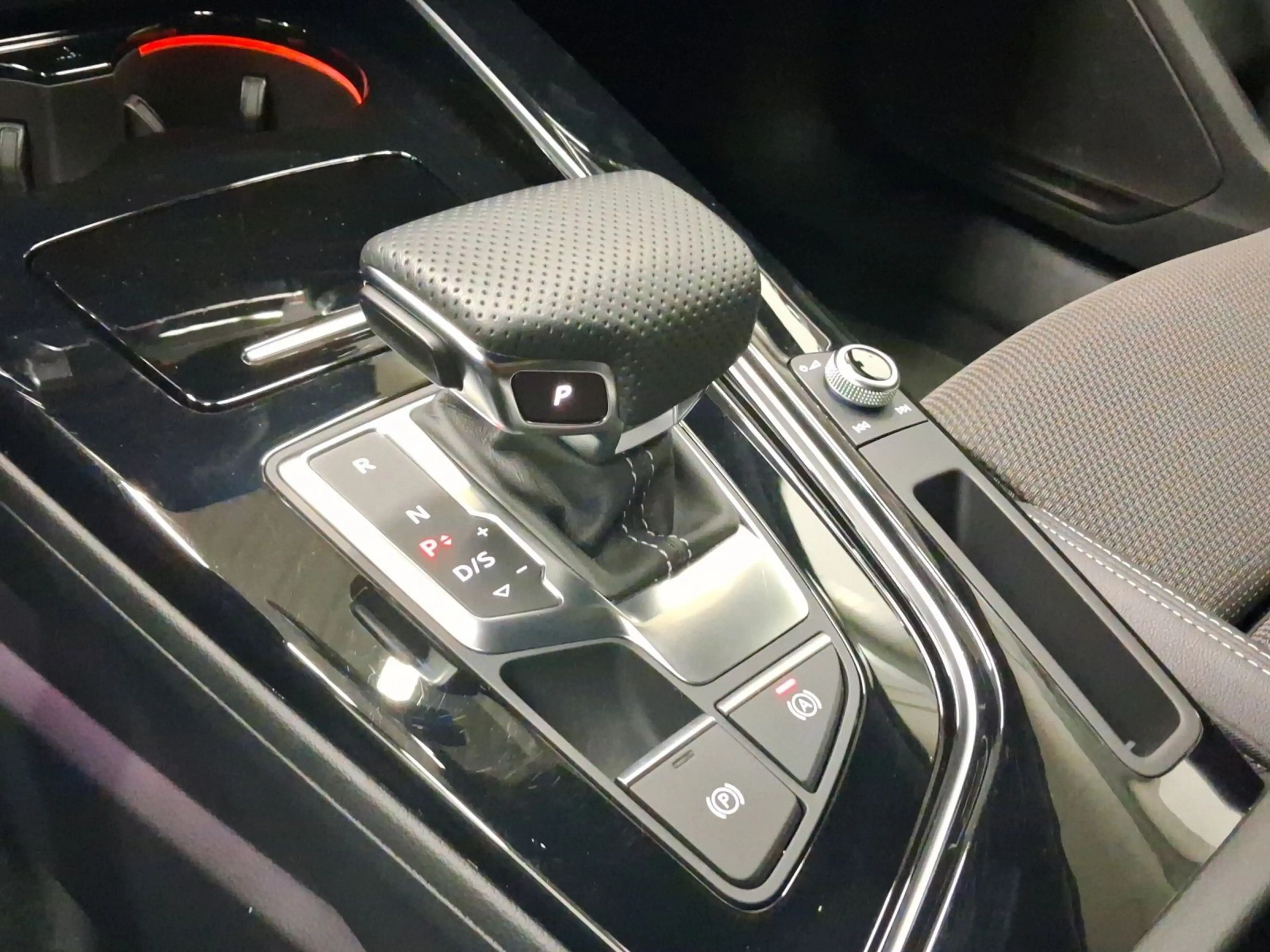 Audi A4 40 TFSI Q 2x S LINE LLM19 KAMERA NAVI+ — photo 11