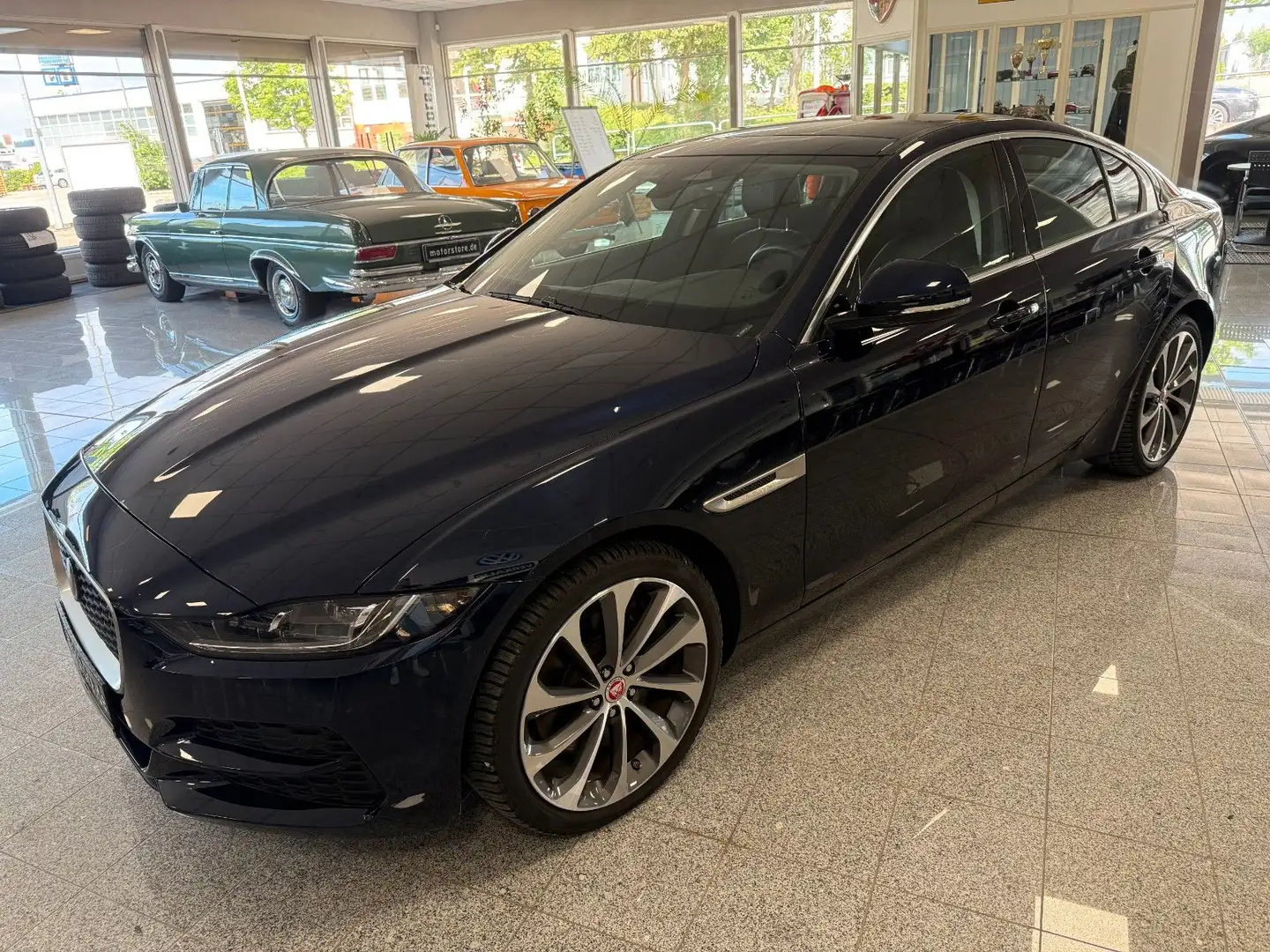 Jaguar XE P300 AWD S 8G-AUT. |01-22|28tKM|19"|AHK|PANO Blau - 2