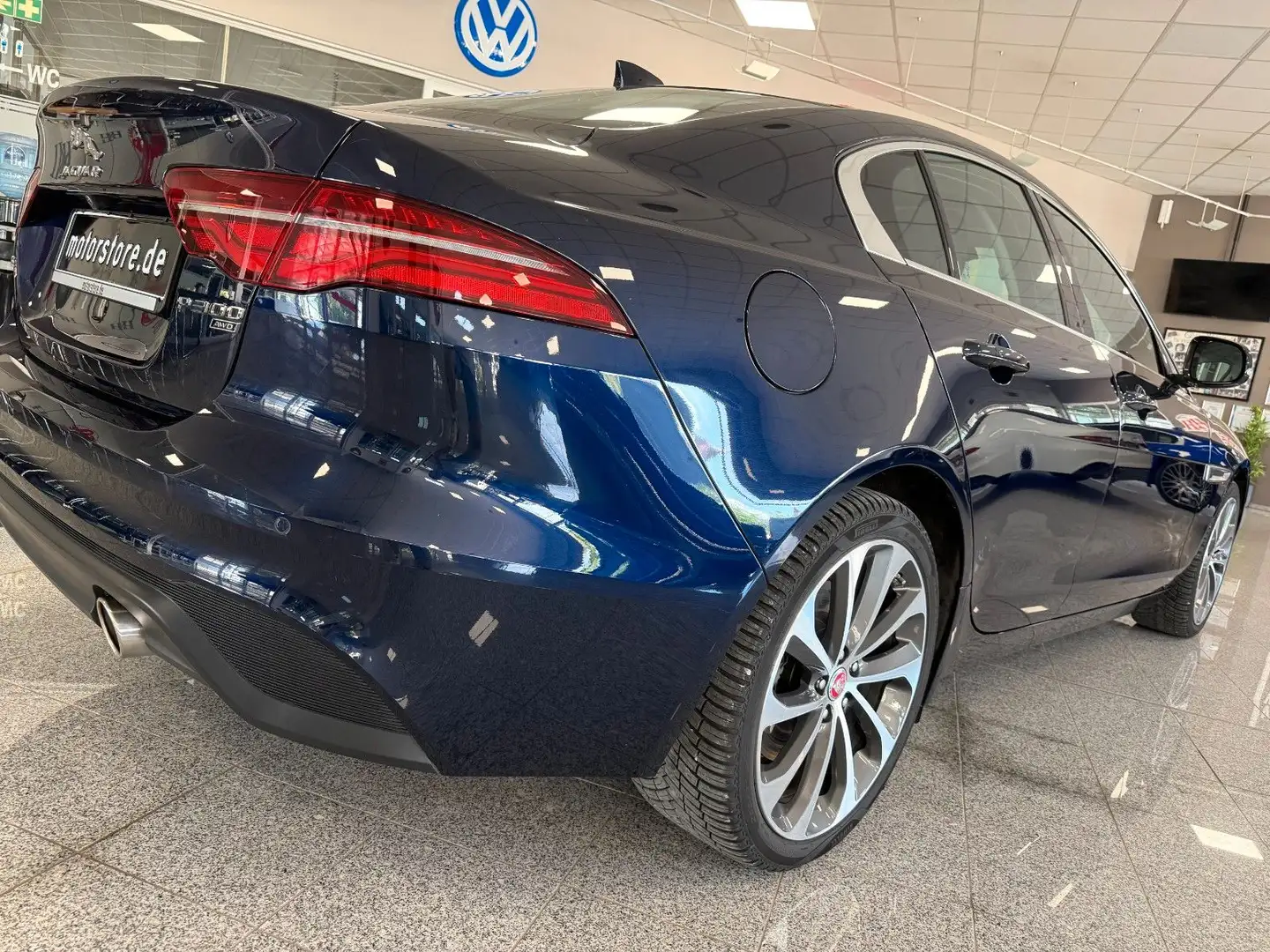 Jaguar XE P300 AWD S 8G-AUT. |01-22|28tKM|19"|AHK|PANO Blau - 1