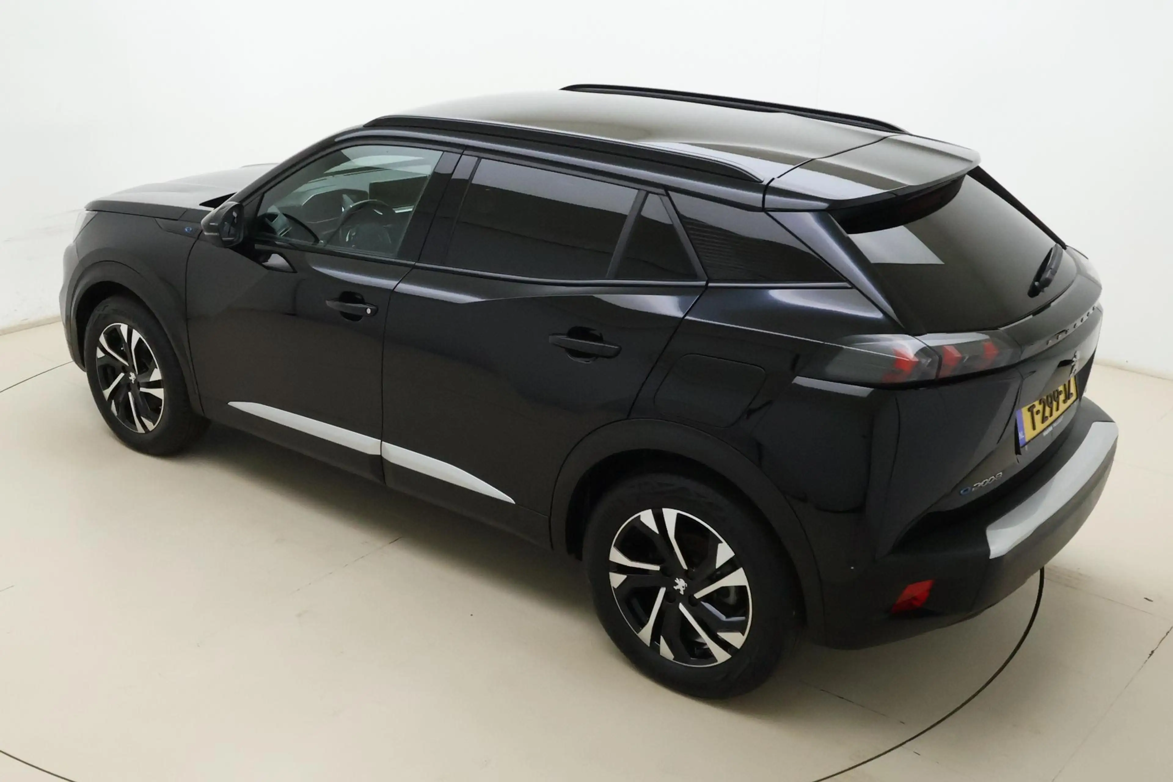 Peugeot e-2008 EV GT 50 kWh BTW auto! l Camera l Keyless l LED l — photo 4
