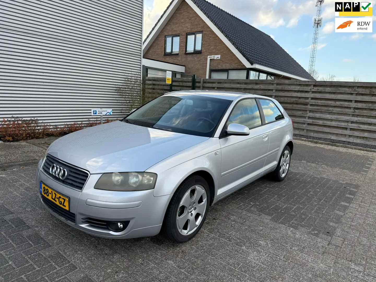 Audi A3 1.6 Attraction 3-deurs Clima Bj:2003 NAP! Grijs - 1