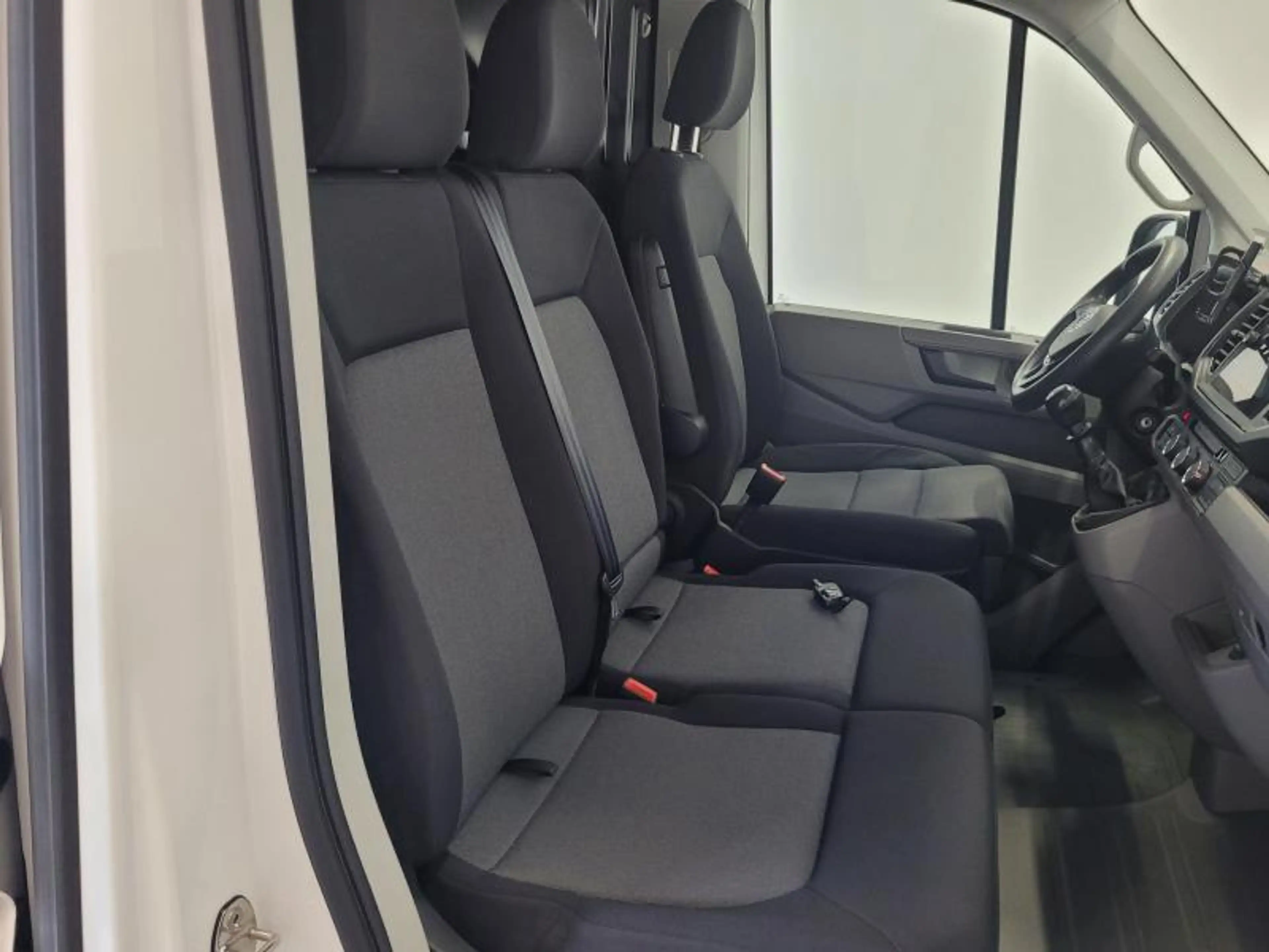 Volkswagen Crafter 20 D 140 pk L2H2 — photo 13