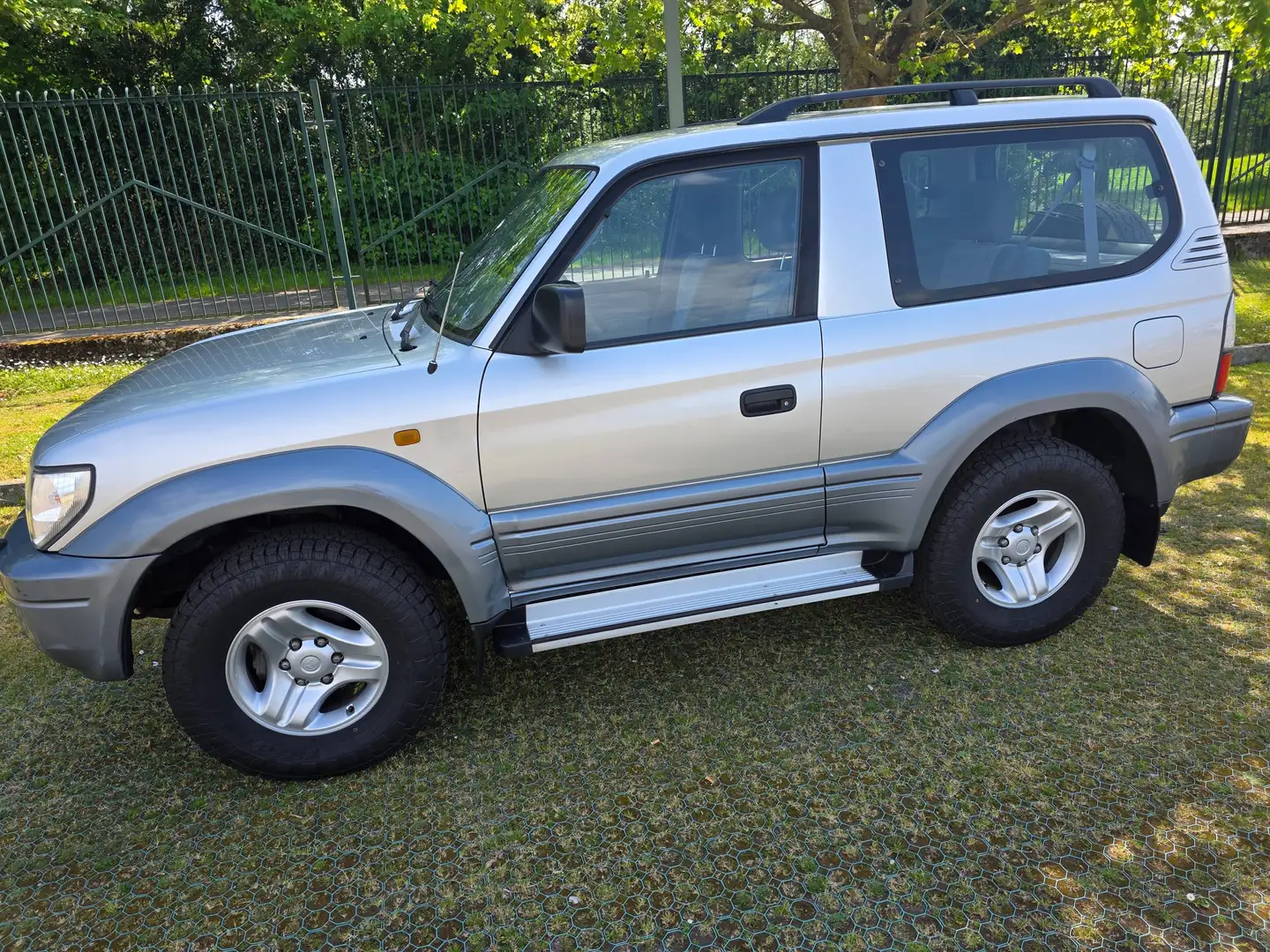 Toyota Land Cruiser Land Cruiser 90 D4D 50 Aniversario Plateado - 2