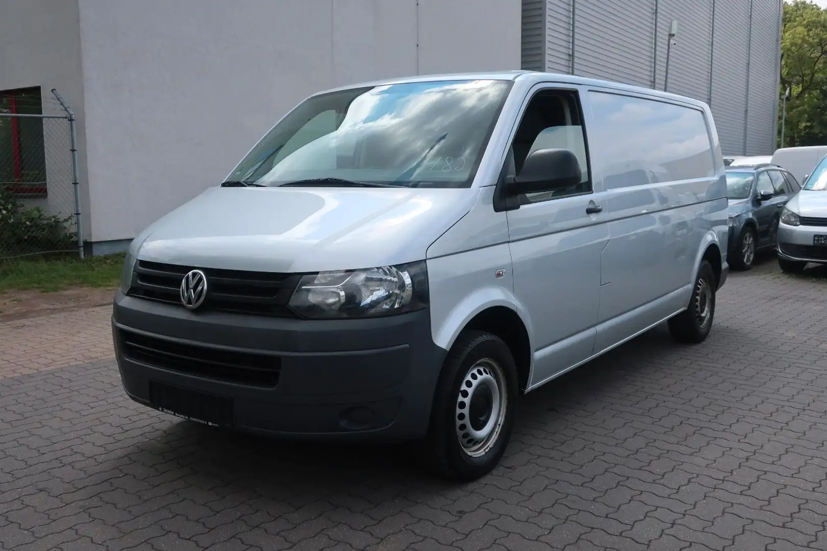Volkswagen T5 Transporter Kasten lang / 1. Hand / AHK Stříbrná - 1