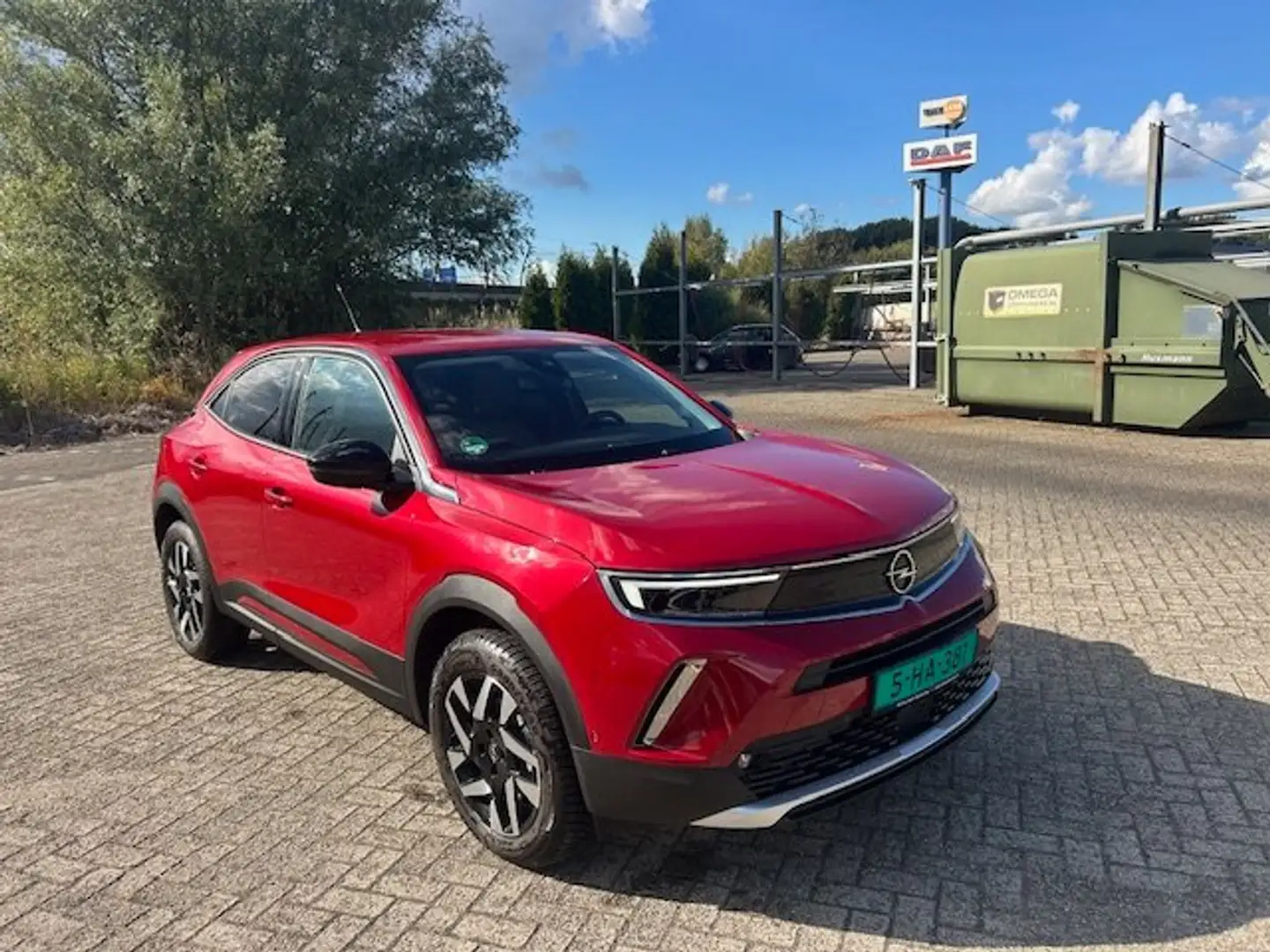 Opel Mokka prachtige Opel, als nieuw, zeer lage km/ Rood - 2