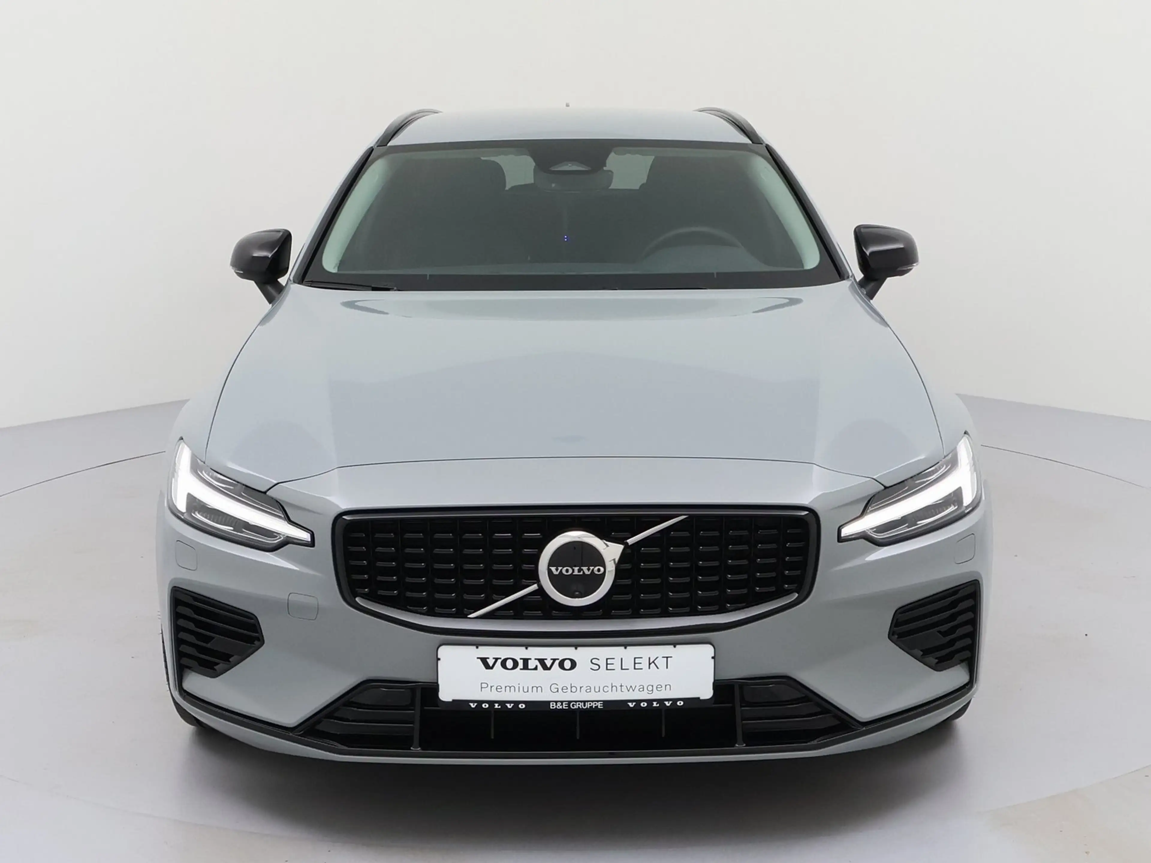 Volvo V60 T6 AWD Plus Dark AWD — photo 2