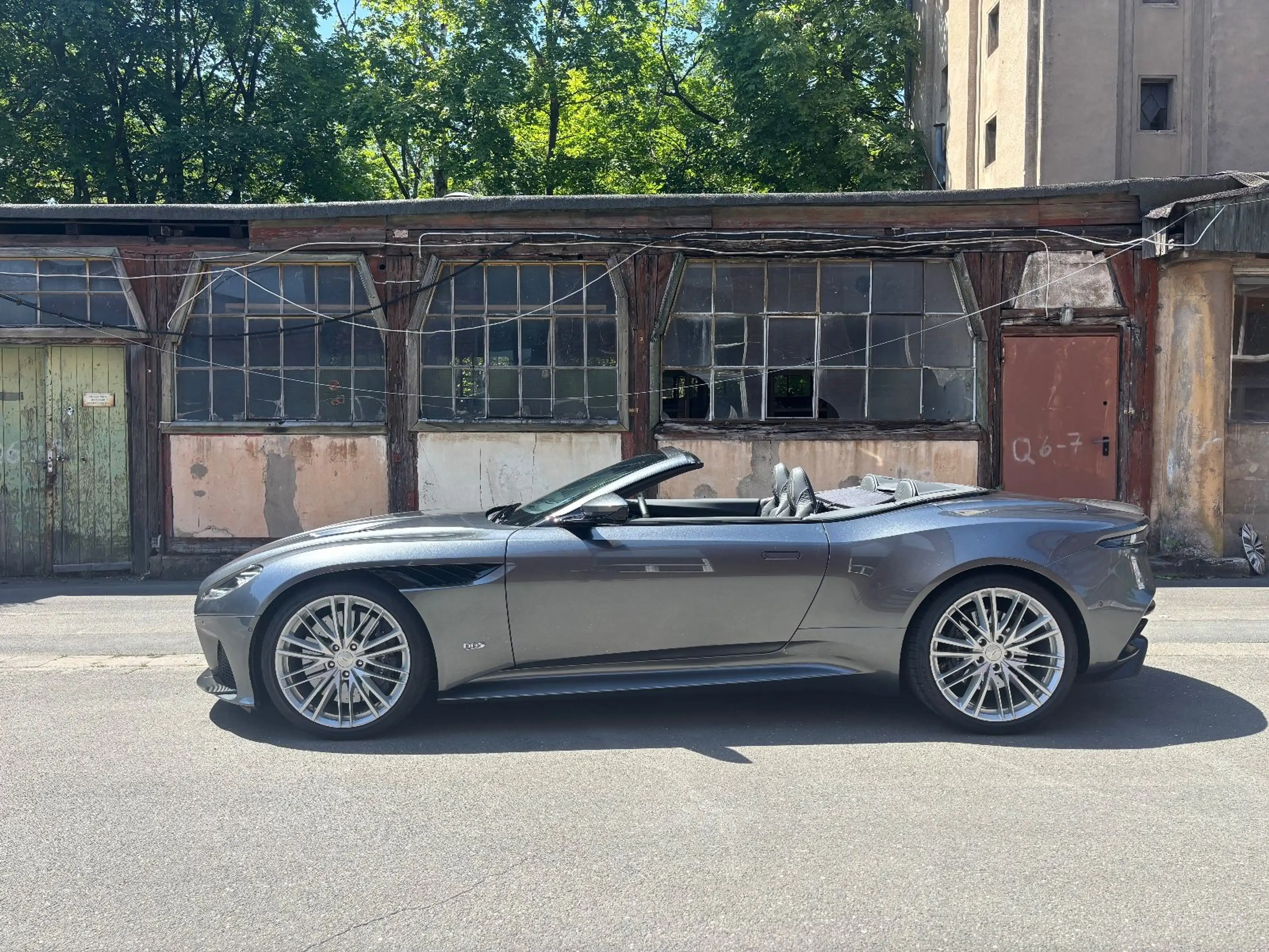 Aston Martin DBS 5.2 V12 Volante B&O BRD Carbon — photo 24