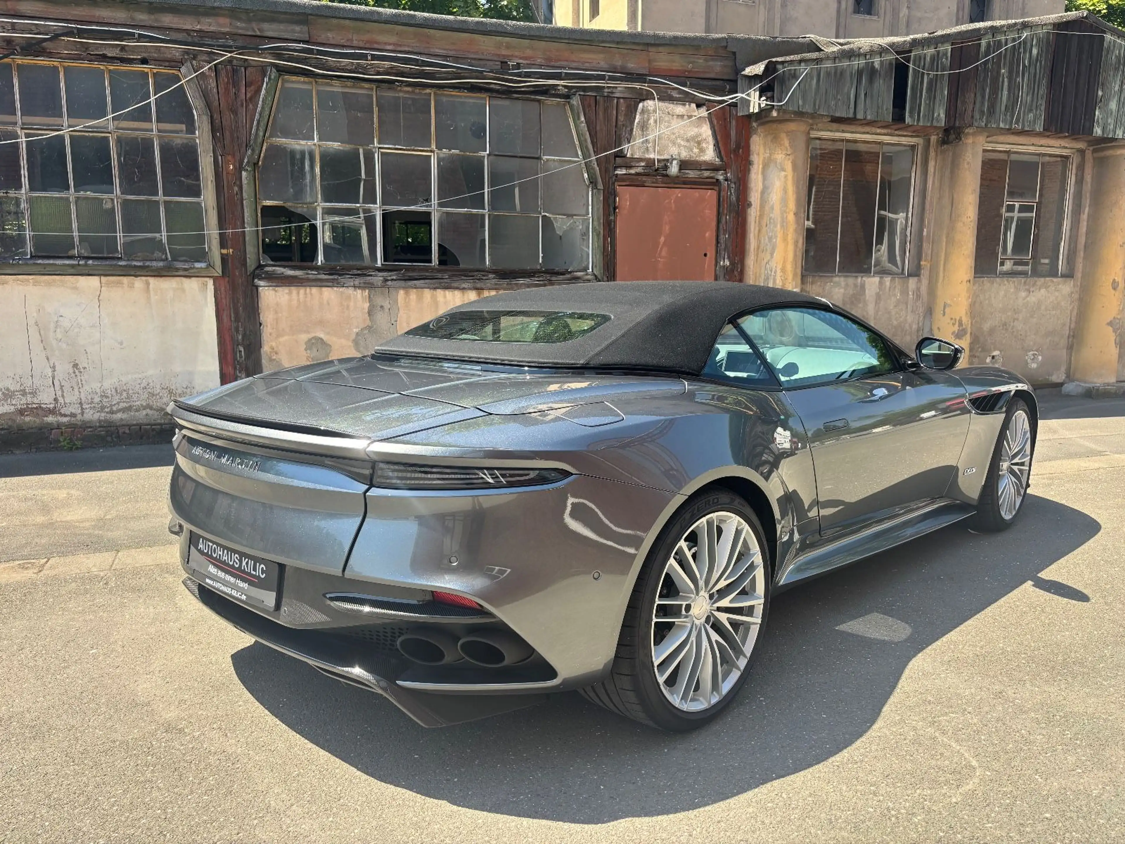 Aston Martin DBS 5.2 V12 Volante B&O BRD Carbon — photo 32