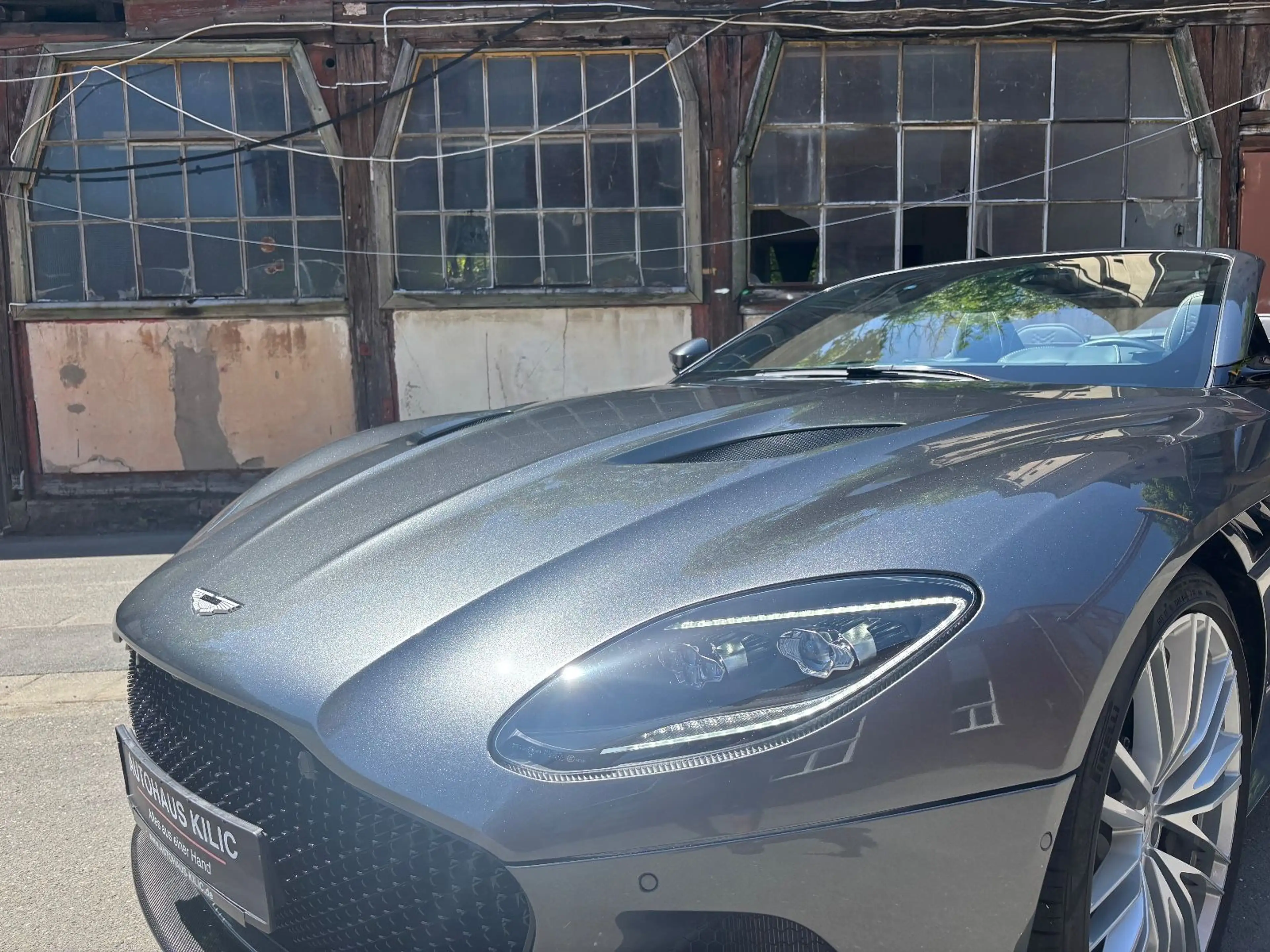 Aston Martin DBS 5.2 V12 Volante B&O BRD Carbon — photo 31