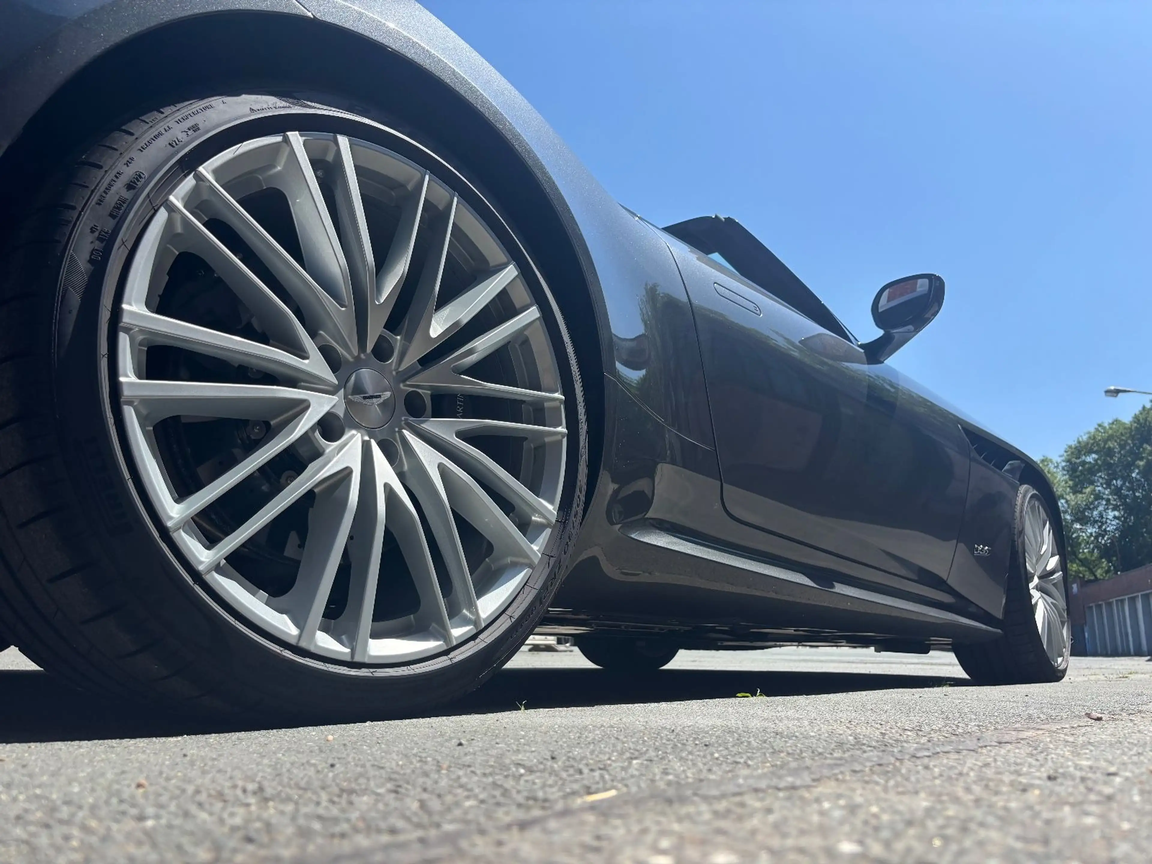 Aston Martin DBS 5.2 V12 Volante B&O BRD Carbon — photo 34