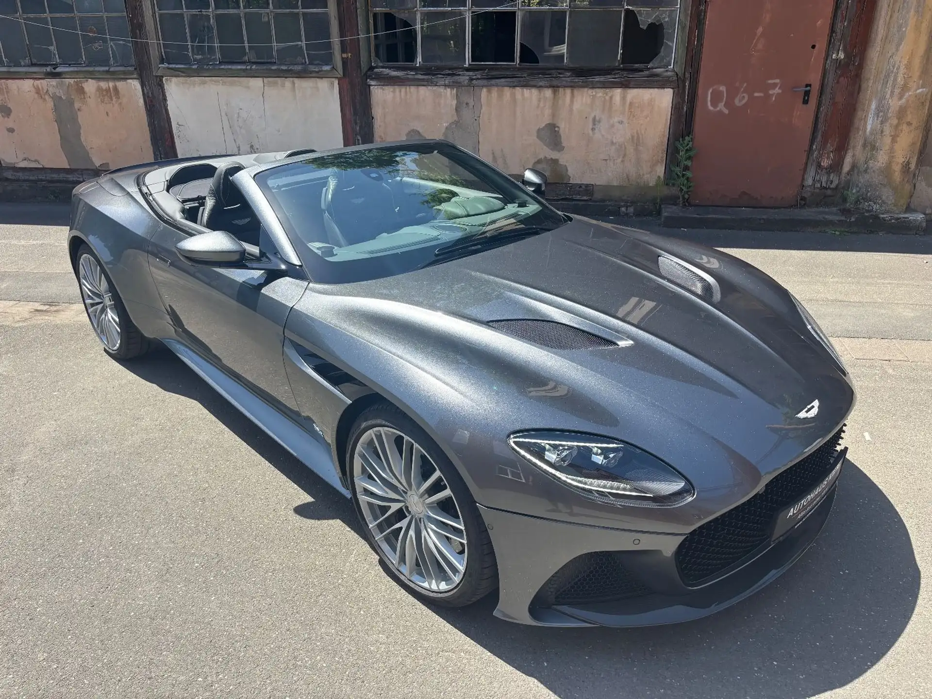 애스턴마틴 DBS Coupe 2022 회색 사진 6