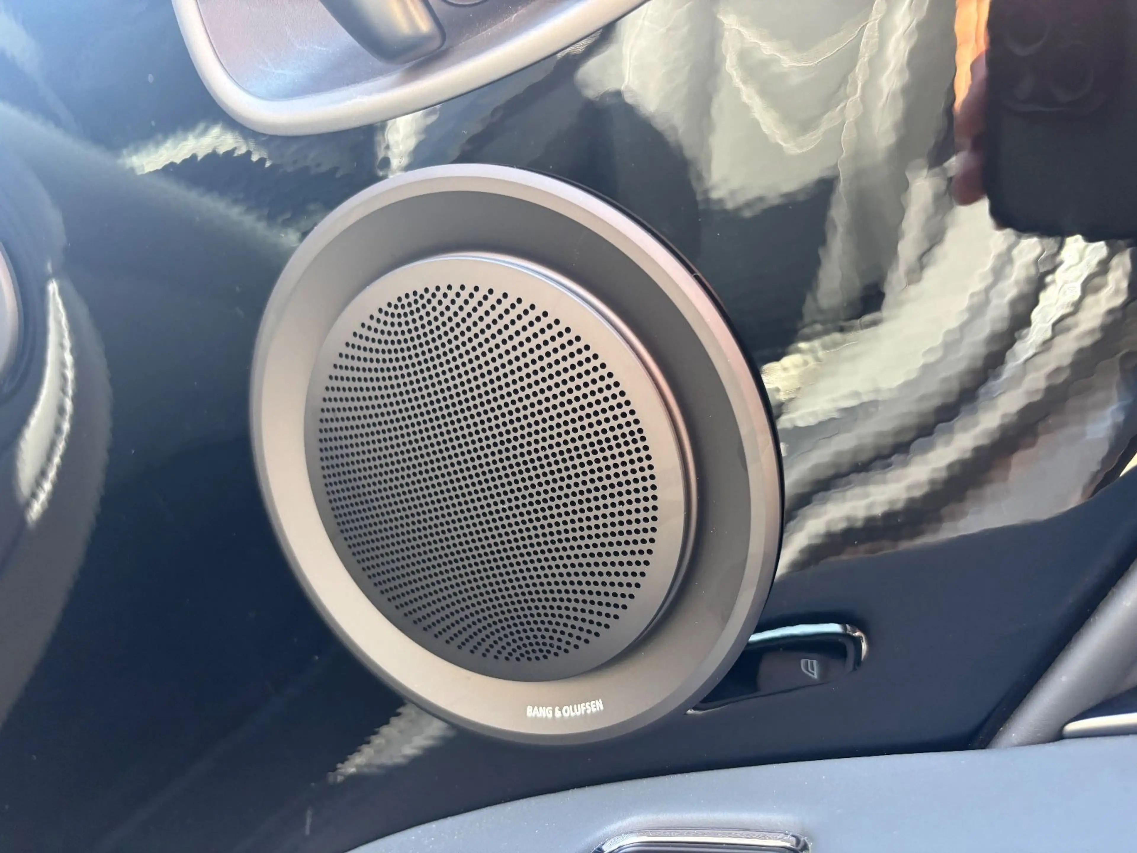 Aston Martin DBS 5.2 V12 Volante B&O BRD Carbon — photo 14