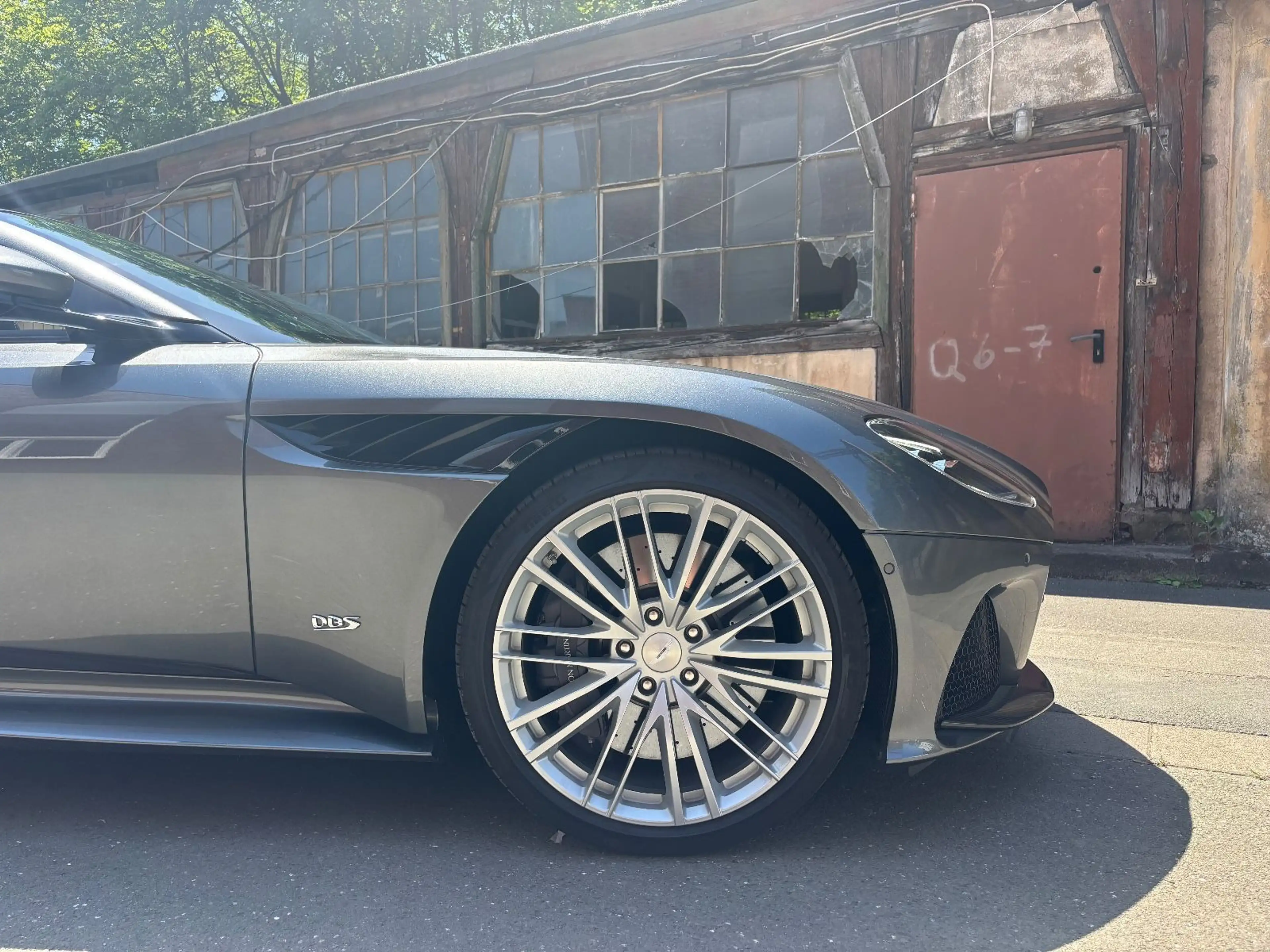 Aston Martin DBS 5.2 V12 Volante B&O BRD Carbon — photo 28