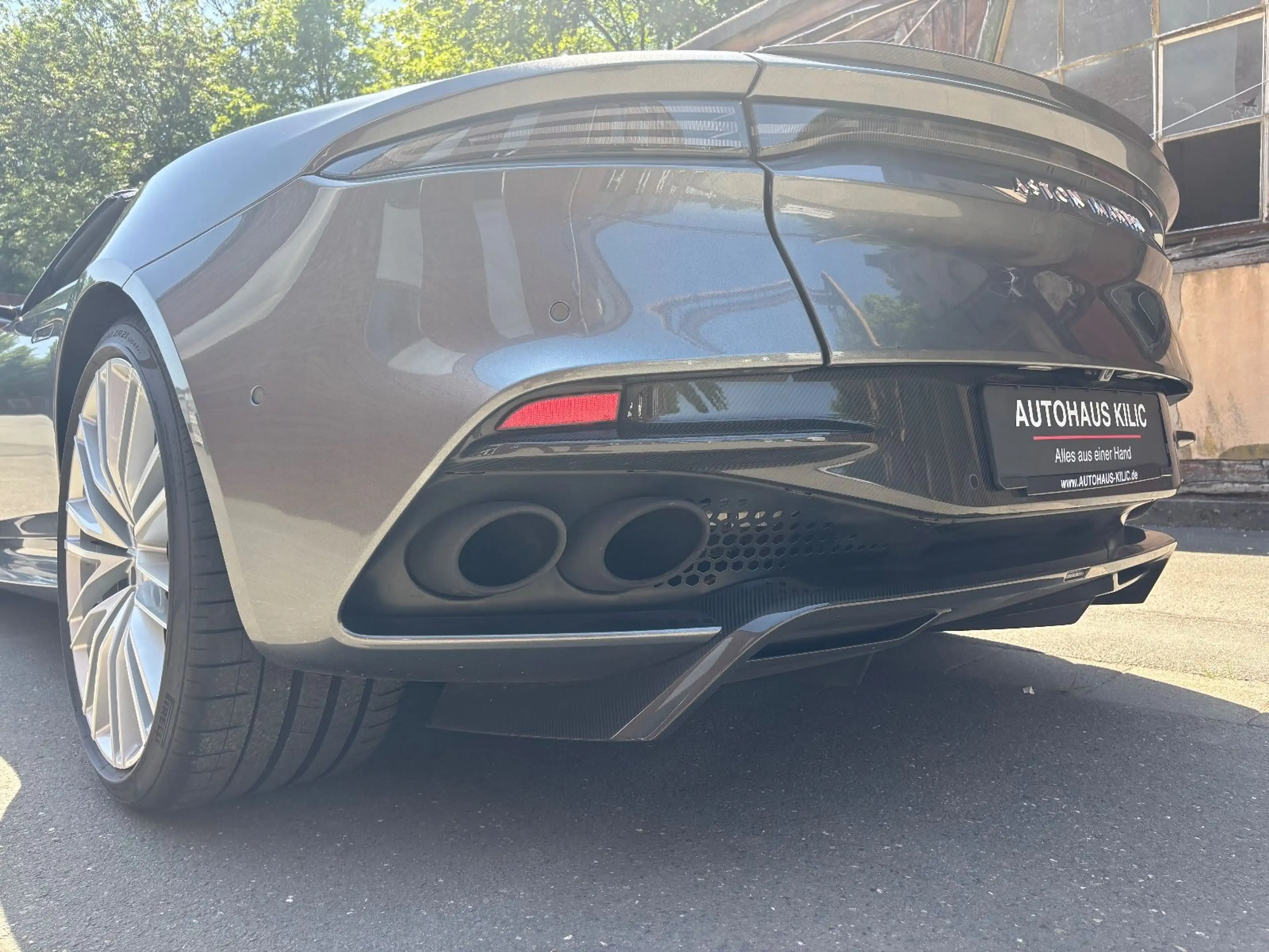 Aston Martin DBS 5.2 V12 Volante B&O BRD Carbon — photo 22