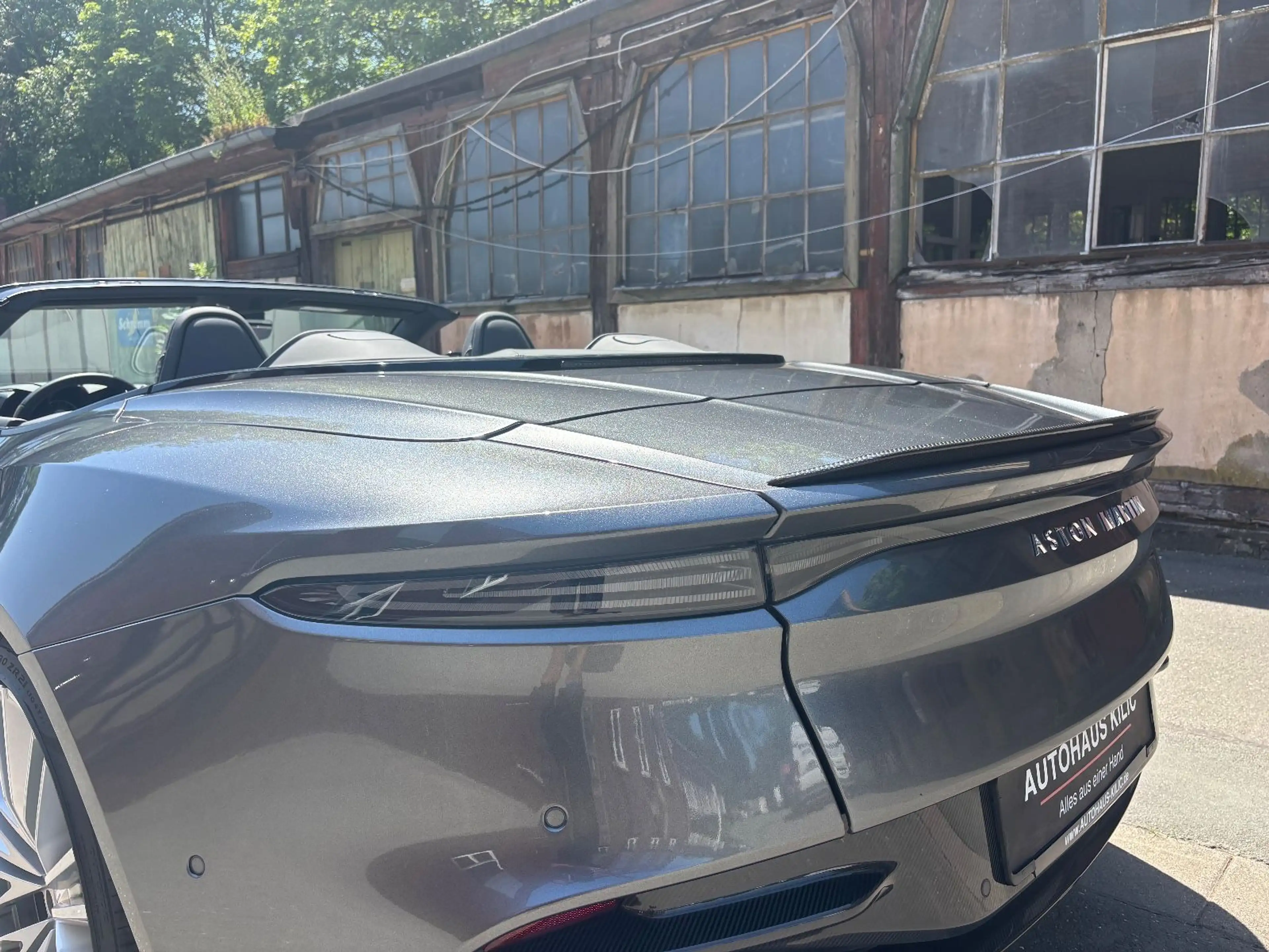 Aston Martin DBS 5.2 V12 Volante B&O BRD Carbon — photo 23
