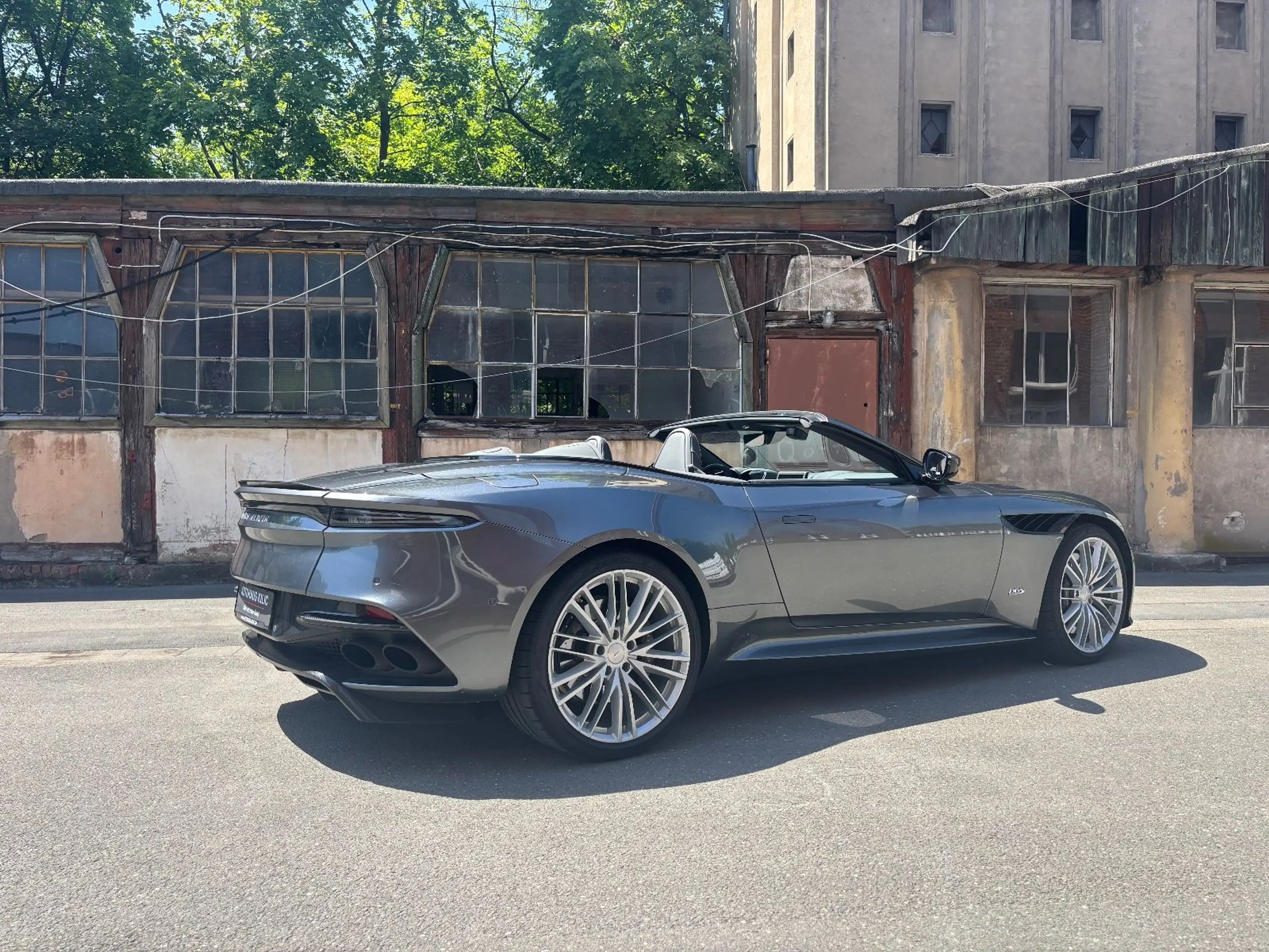 Aston Martin DBS 5.2 V12 Volante B&O BRD Carbon — photo 4