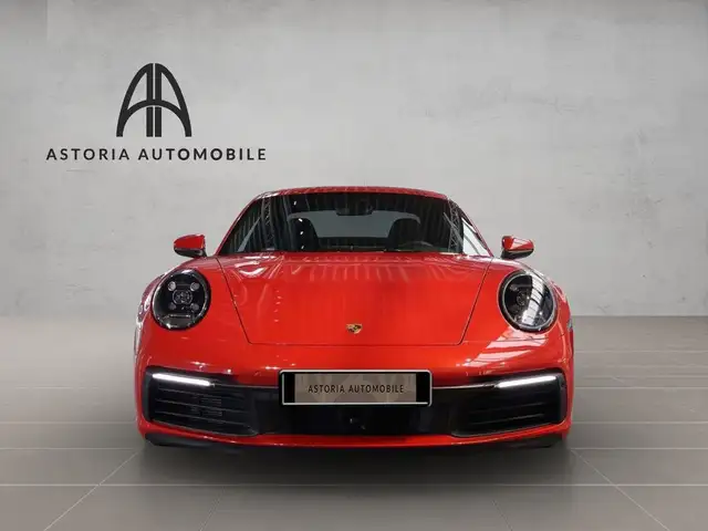 Porsche 911 view 4