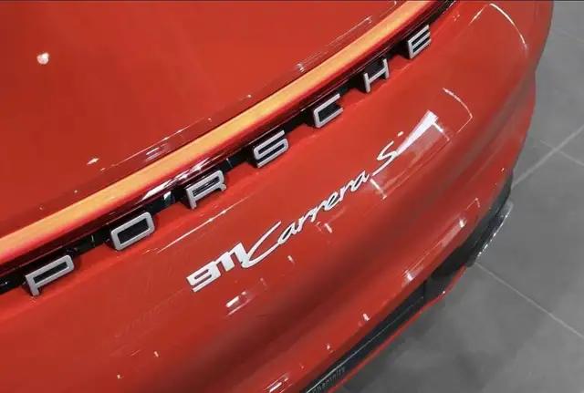 Porsche 911 view 14