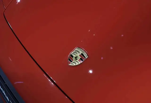 Porsche 911 view 15