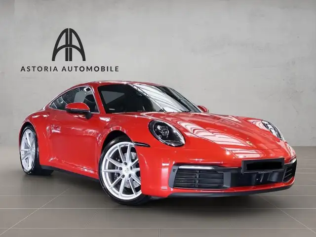Porsche 911 view 5