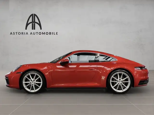 Porsche 911 view 12
