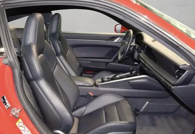 Porsche 911 view 8
