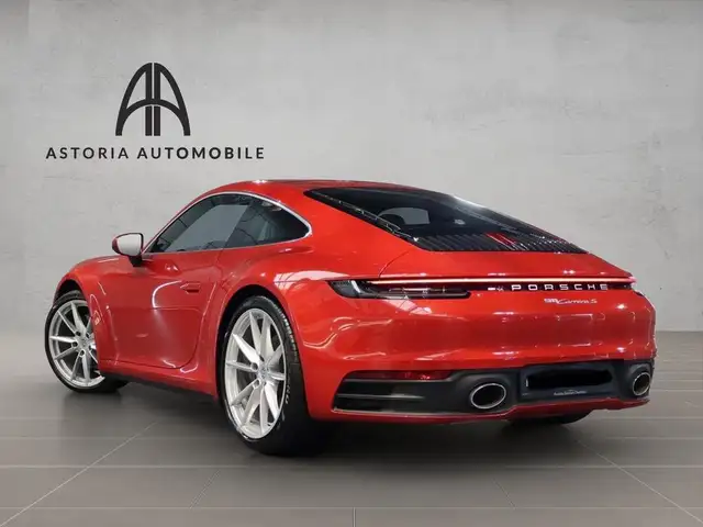 Porsche 911 view 2