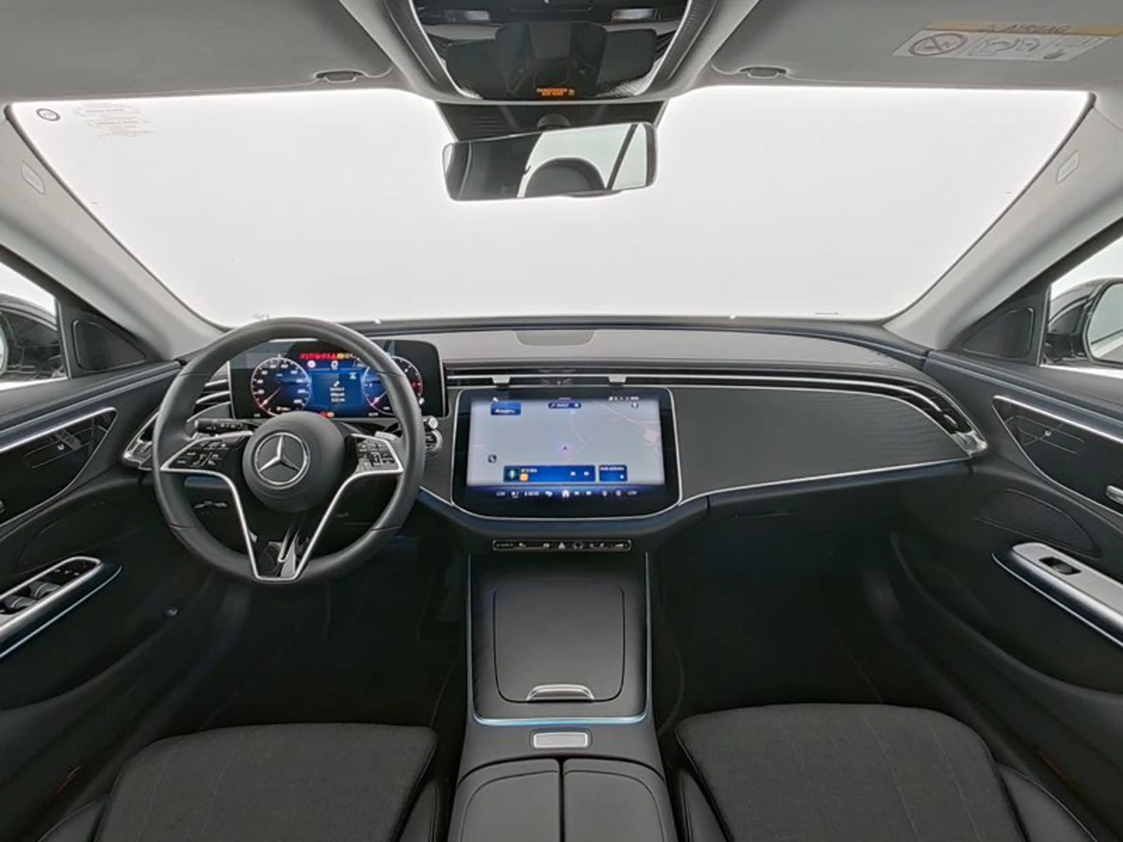 Mercedes-Benz E 220 d T Avantgarde/LED/Cam/AHK/Totw/Ambiente+ — photo 6
