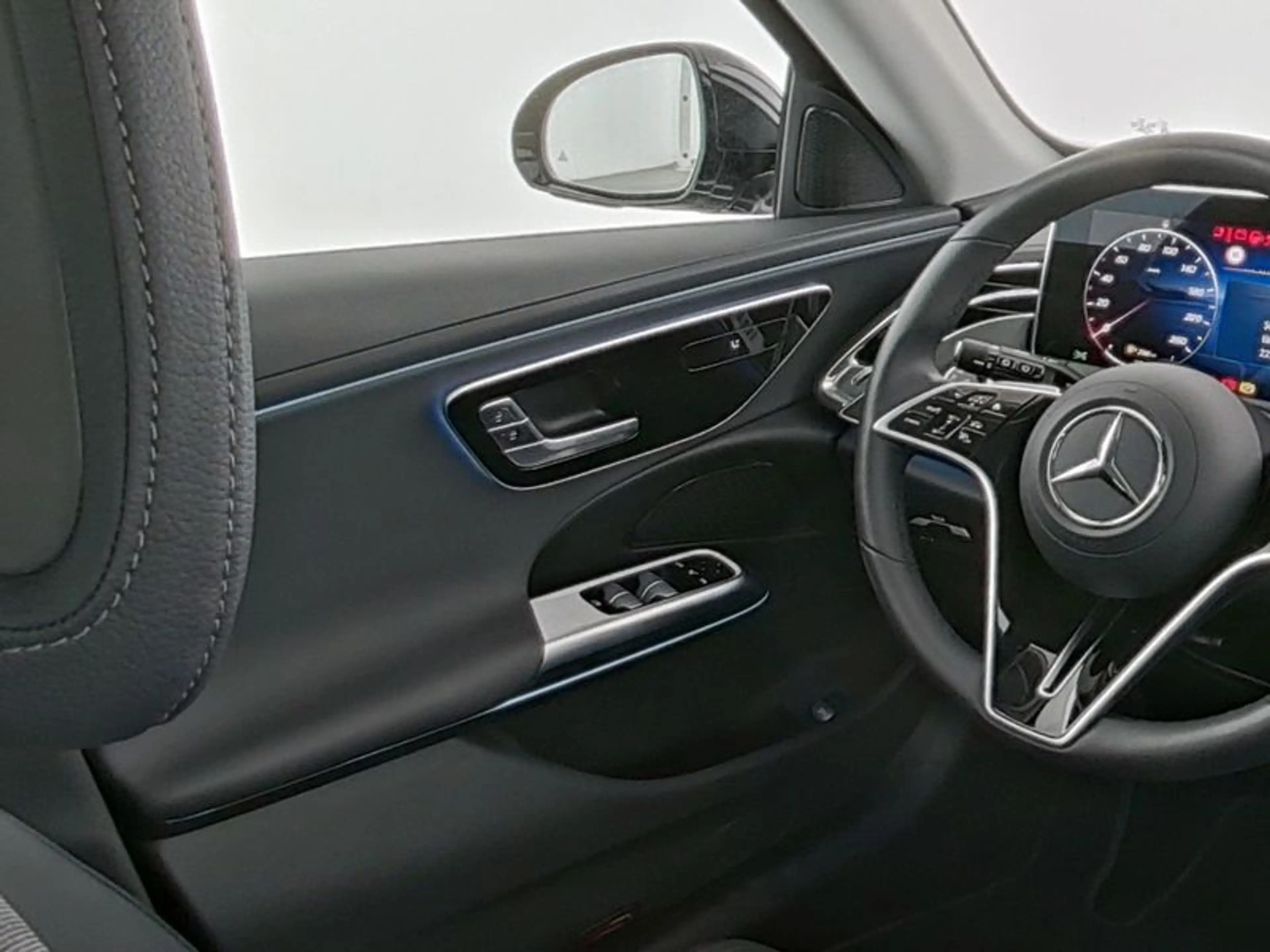 Mercedes-Benz E 220 d T Avantgarde/LED/Cam/AHK/Totw/Ambiente+ — photo 9