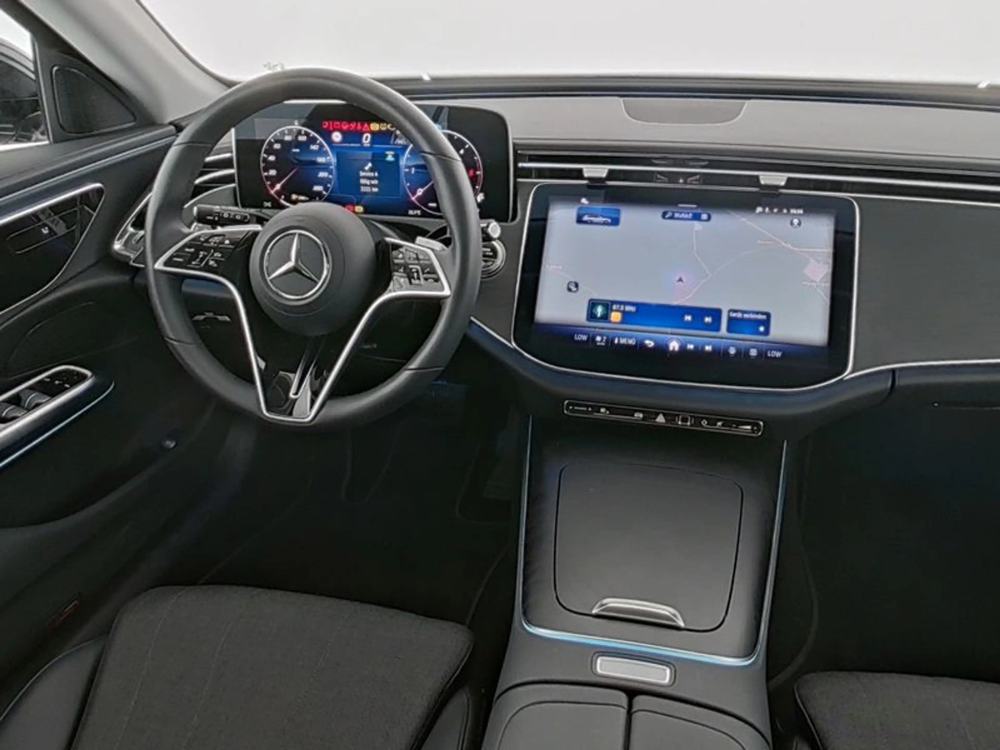 Mercedes-Benz E 220 d T Avantgarde/LED/Cam/AHK/Totw/Ambiente+ — photo 7