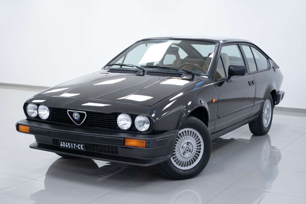Alfa Romeo Alfetta GTV 2.0 KM CERTIFICATI UNICO PROPRIETARIO 44.000KM