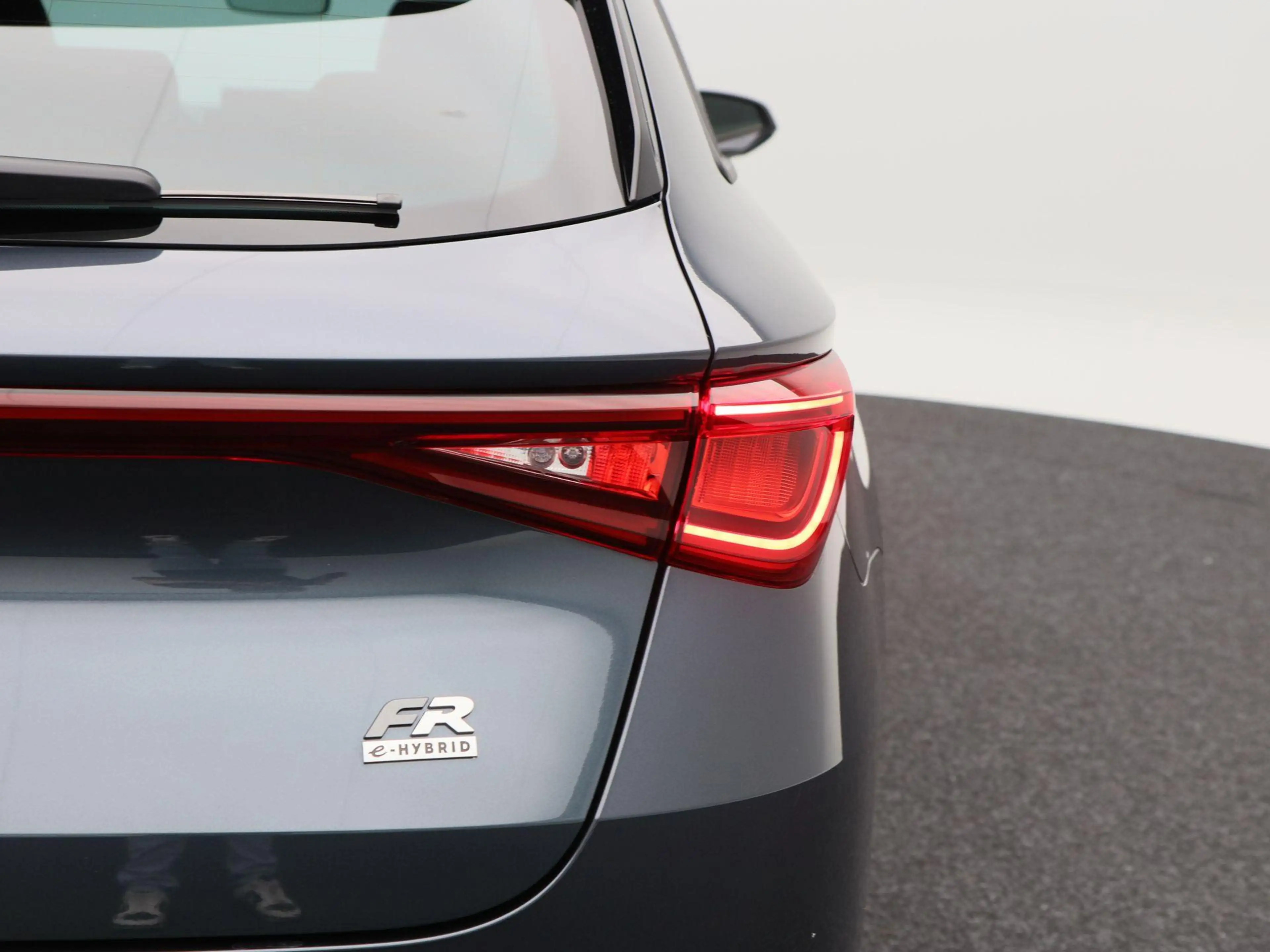 SEAT Leon e-Hybrid Sportstourer FR Business 1.5 TSI eHybrid PHEV 204 — photo 12
