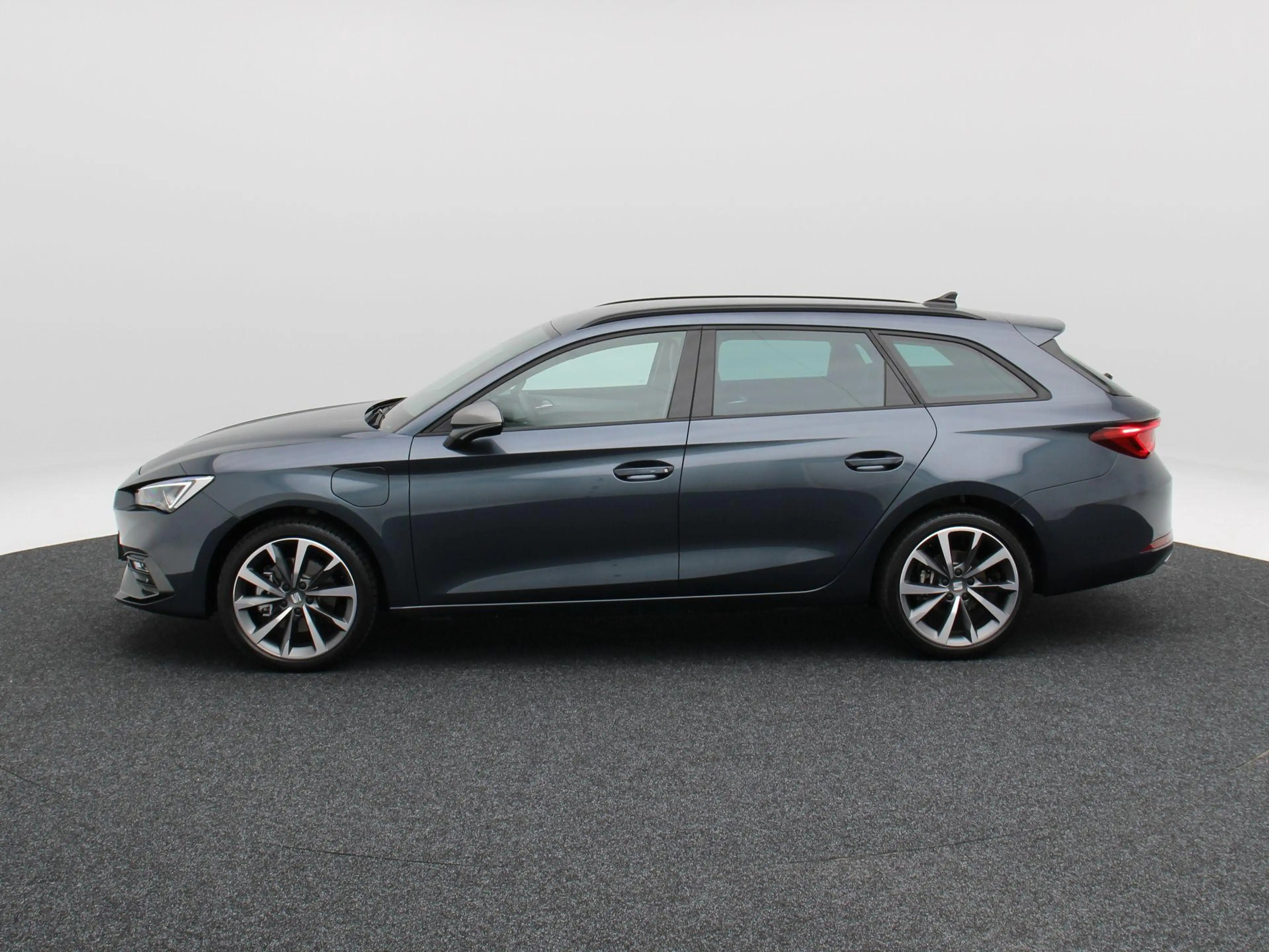 SEAT Leon e-Hybrid Sportstourer FR Business 1.5 TSI eHybrid PHEV 204 — photo 7