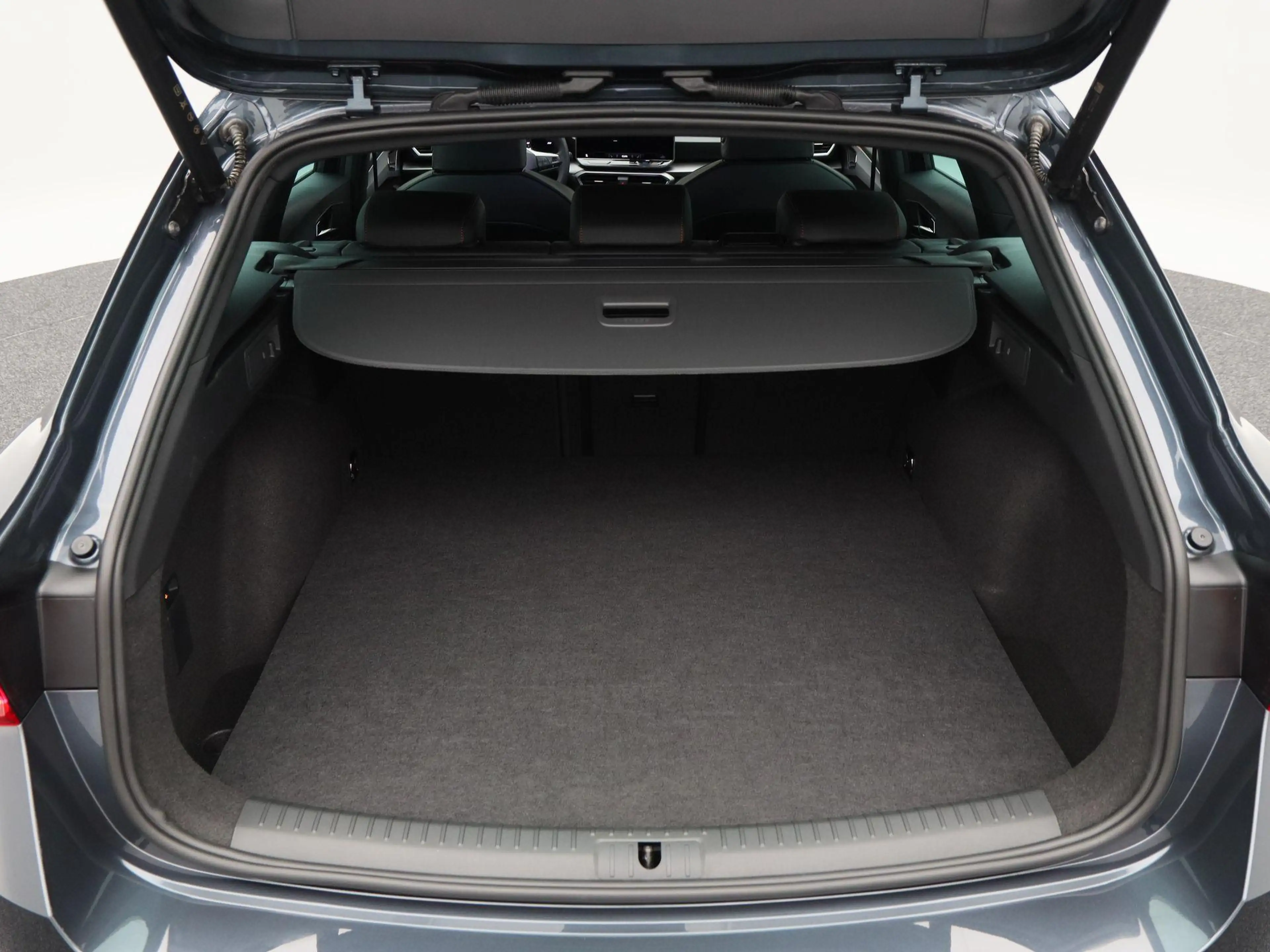 SEAT Leon e-Hybrid Sportstourer FR Business 1.5 TSI eHybrid PHEV 204 — photo 15