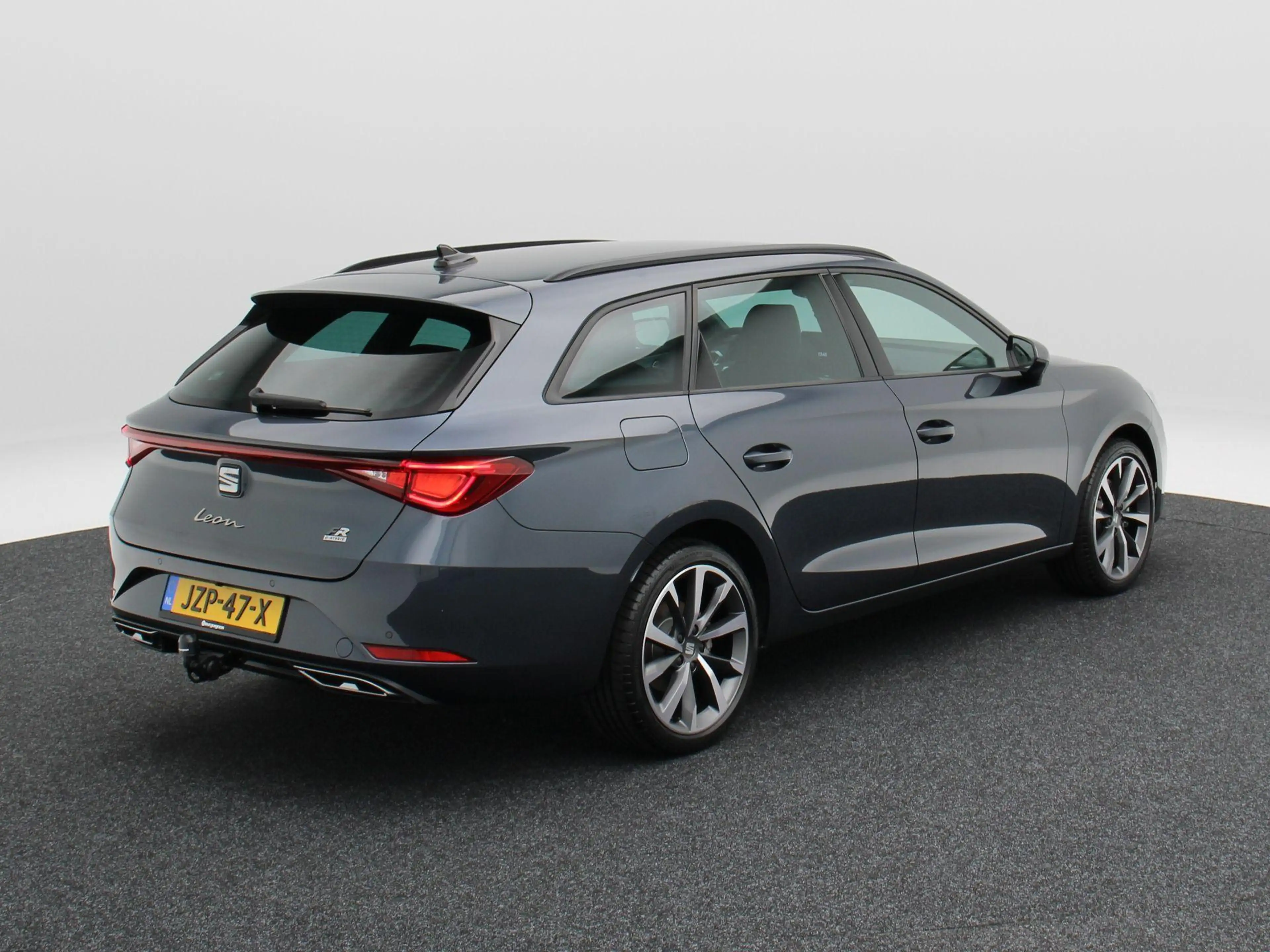 SEAT Leon e-Hybrid Sportstourer FR Business 1.5 TSI eHybrid PHEV 204 — photo 2