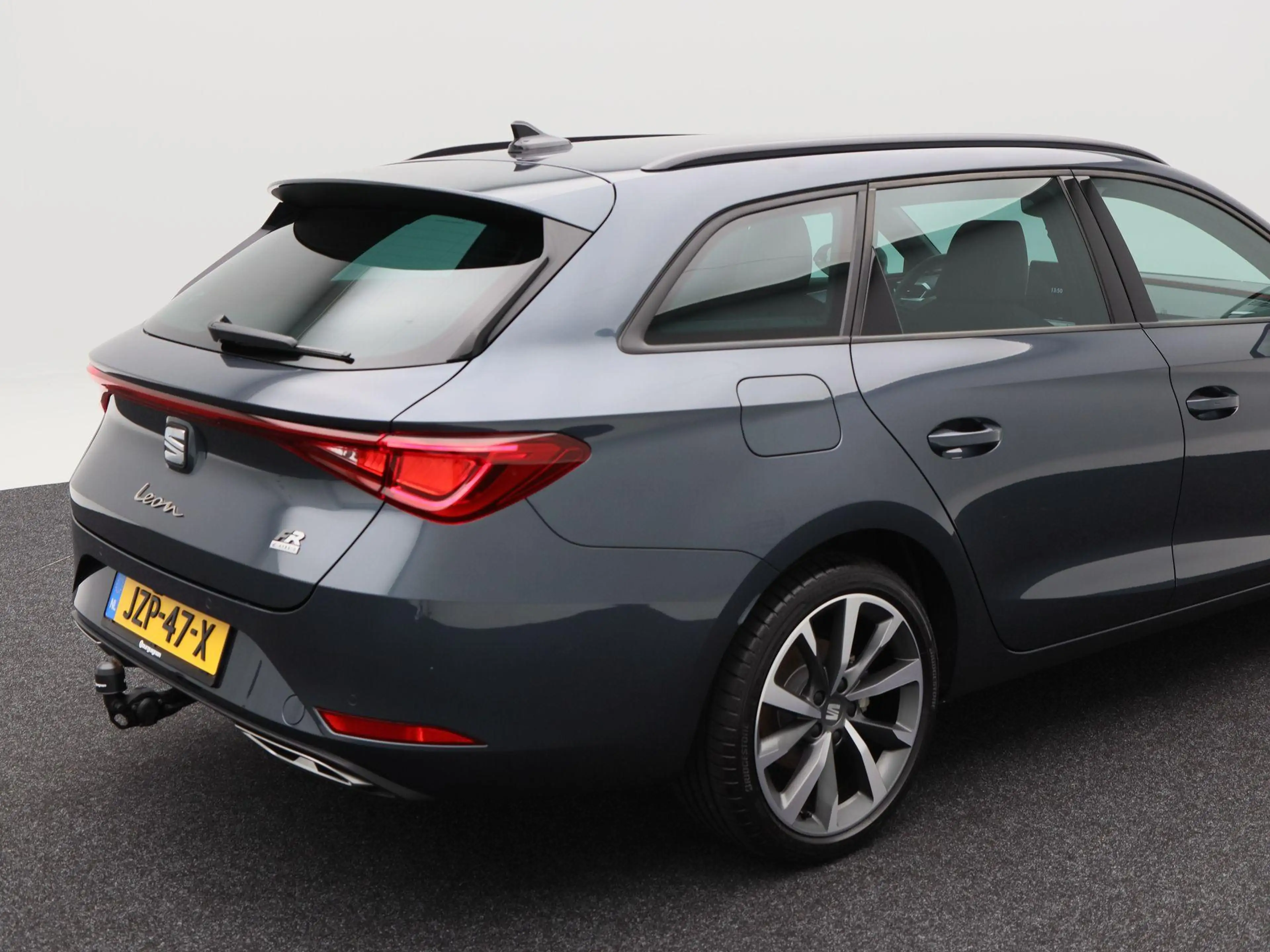 SEAT Leon e-Hybrid Sportstourer FR Business 1.5 TSI eHybrid PHEV 204 — photo 13
