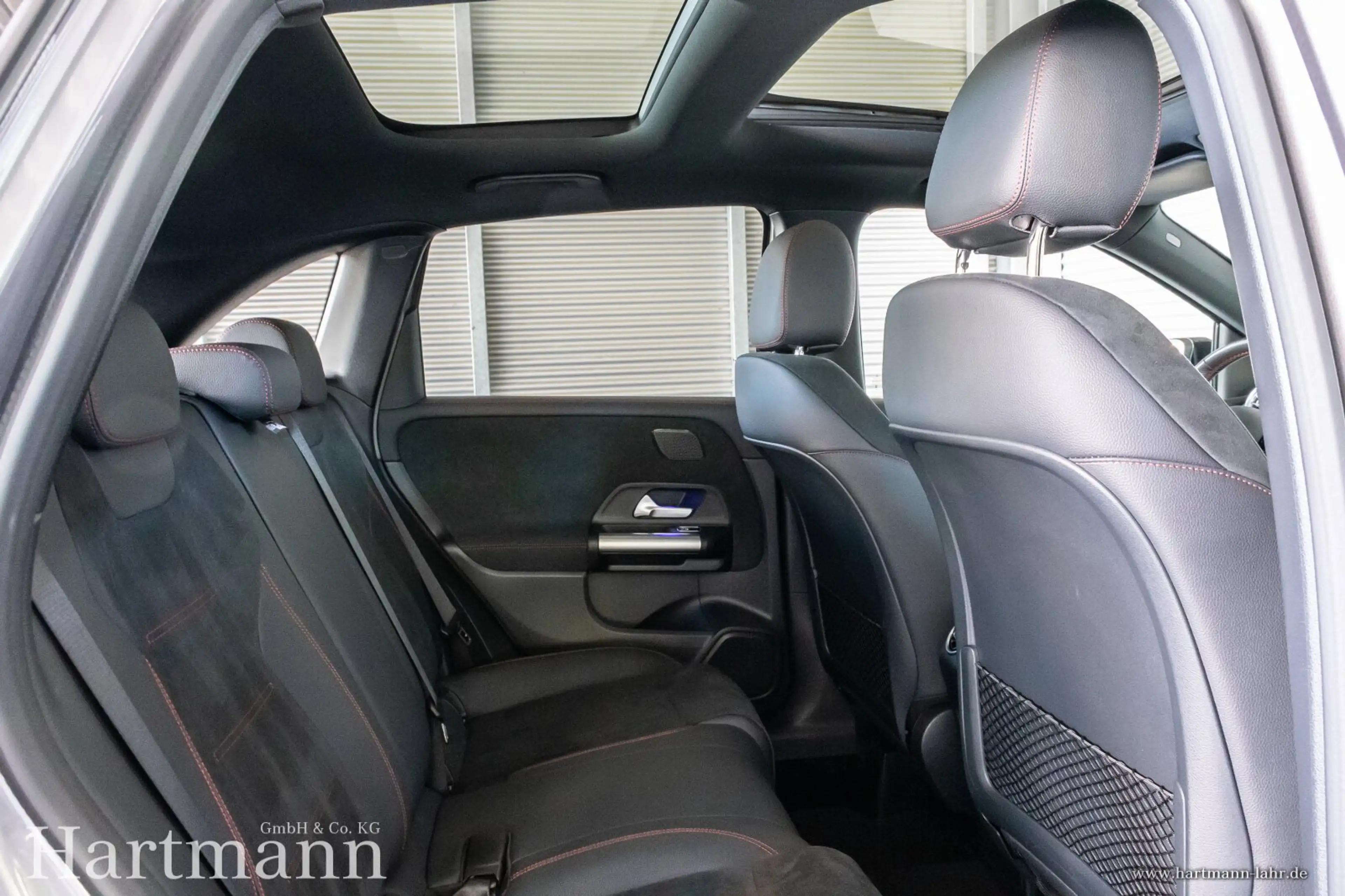 Mercedes-Benz B 220 B 220 4MATIC AMG Premium Panorama Multibeam AHK — photo 11