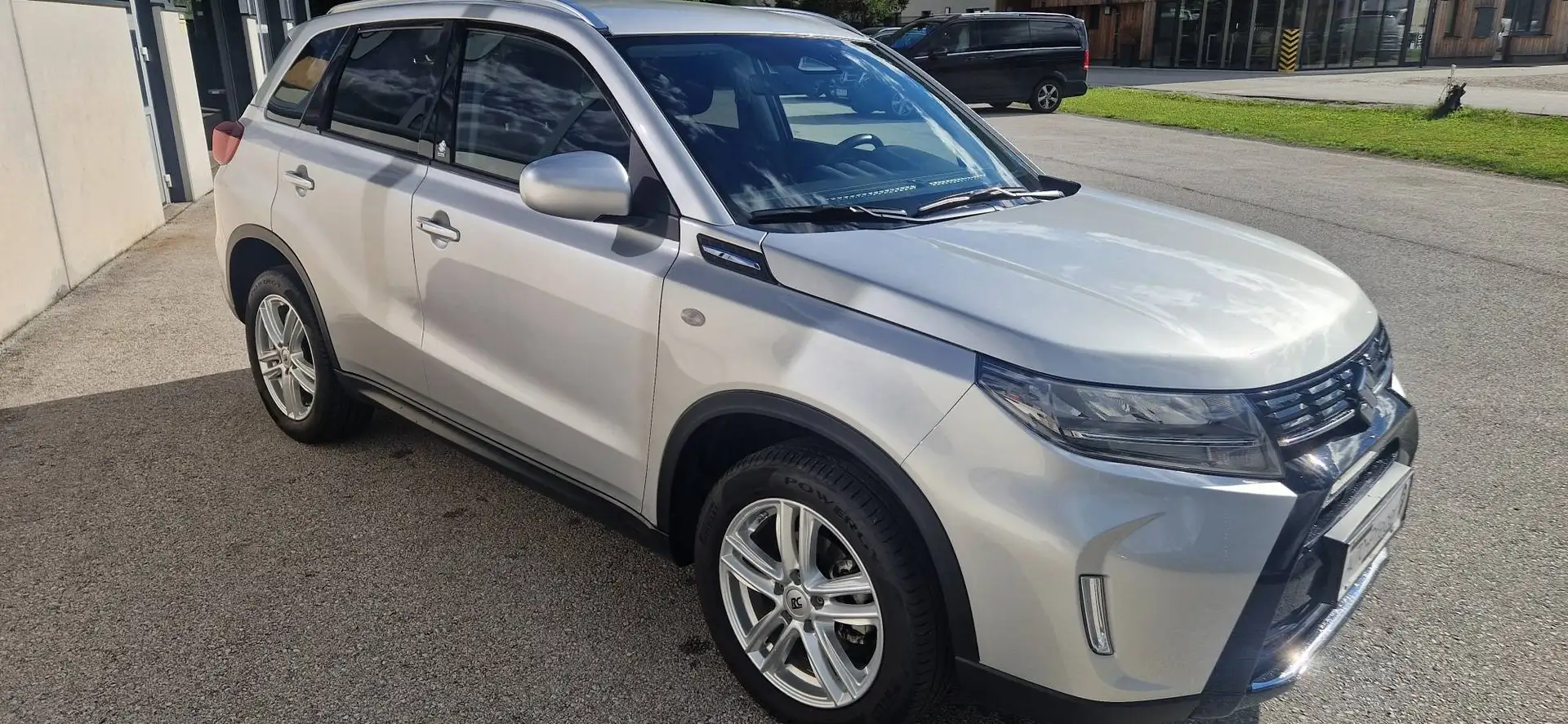 Suzuki Vitara 1.5 HYBRID ALLGRIP shine Silber - 1