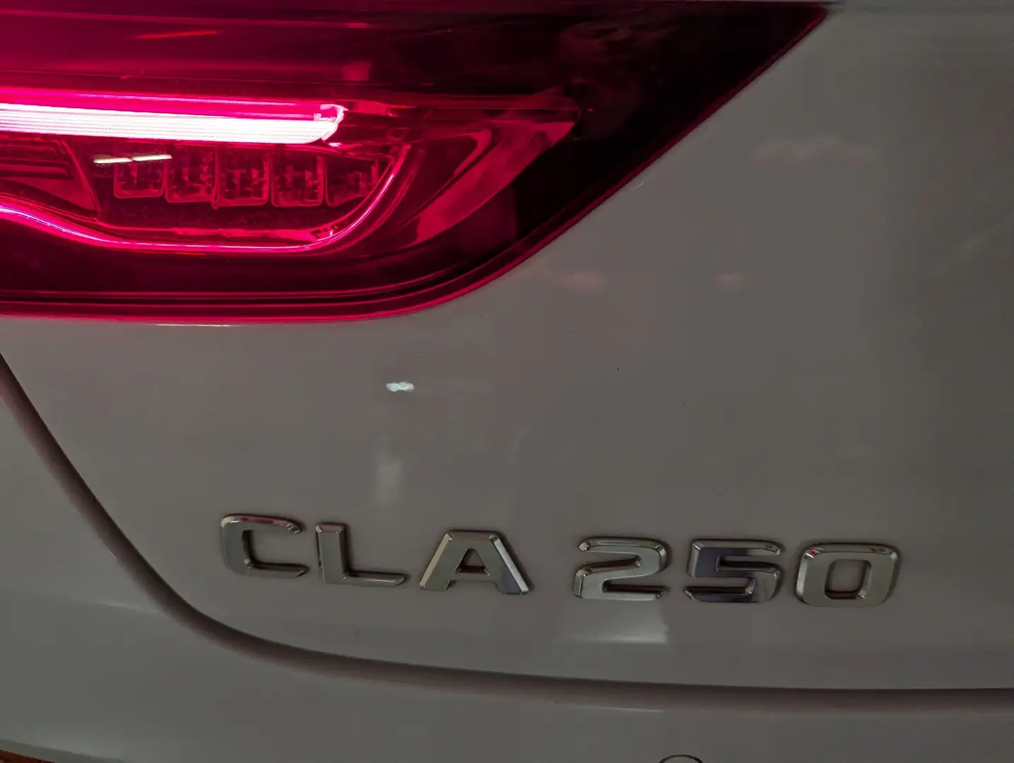 Mercedes-Benz CLA 250 4Matic 7G-DCT AMG Line - 2