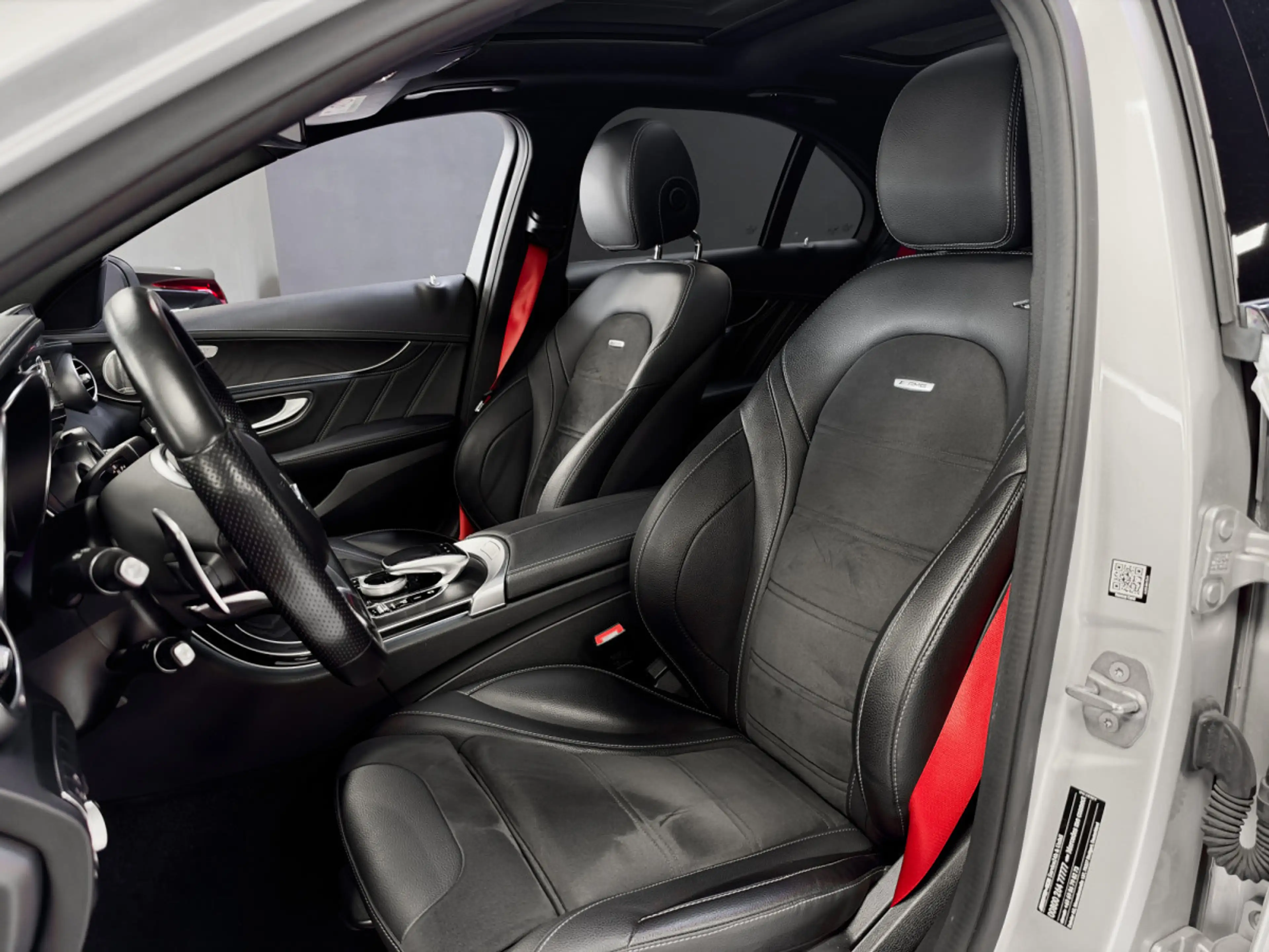Mercedes-Benz C 63 AMG V8 / FULL SERVICE / BURMESTER / 360 / PANO — photo 13