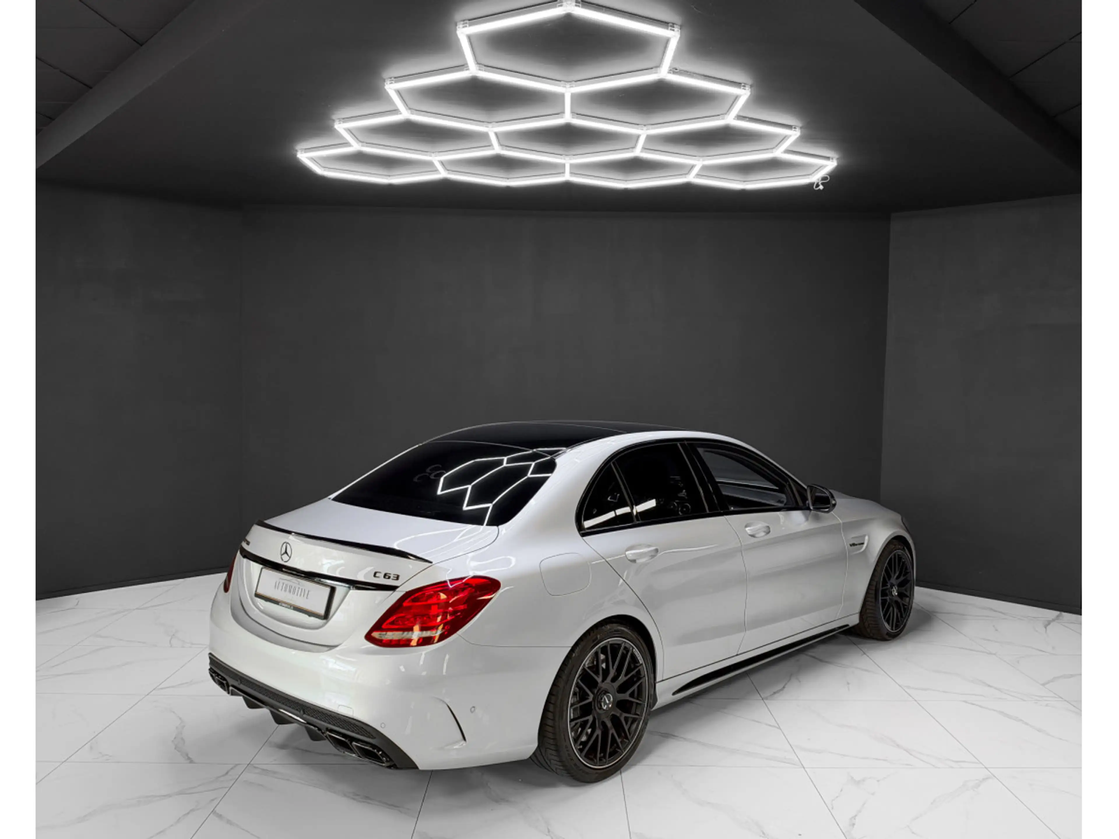 Mercedes-Benz C 63 AMG V8 / FULL SERVICE / BURMESTER / 360 / PANO — photo 5