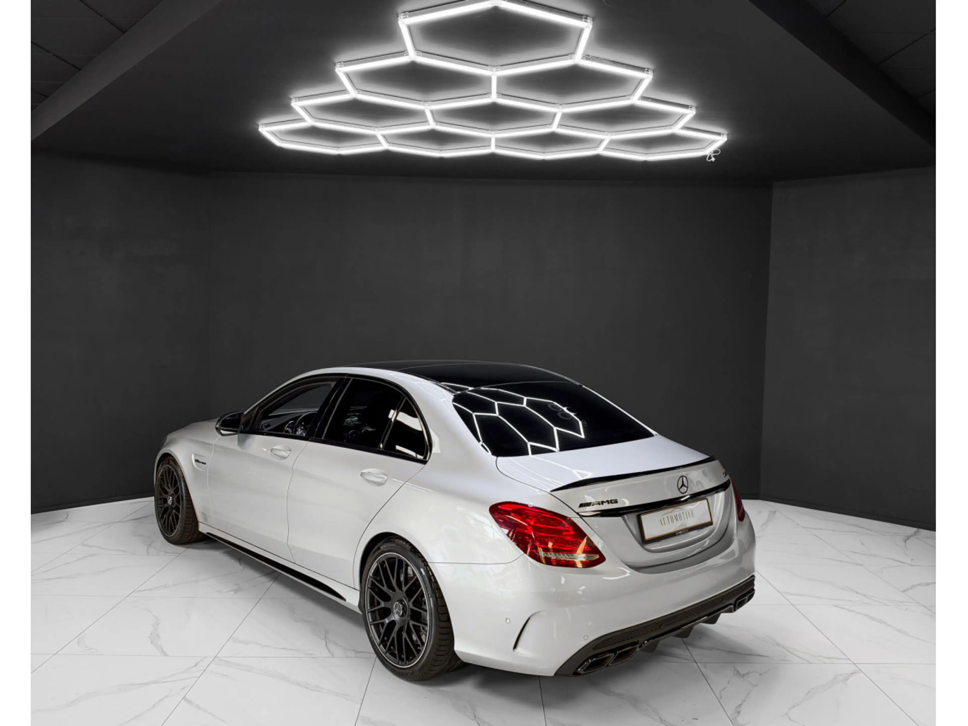 Mercedes-Benz C 63 AMG V8 / FULL SERVICE / BURMESTER / 360 / PANO — photo 3